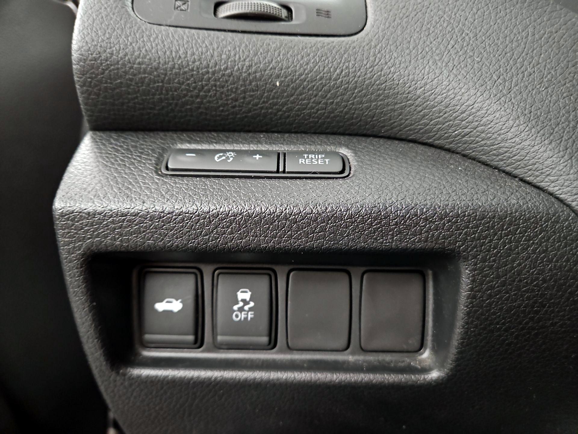 Thumbnail: 2016 Nissan Altima - 13