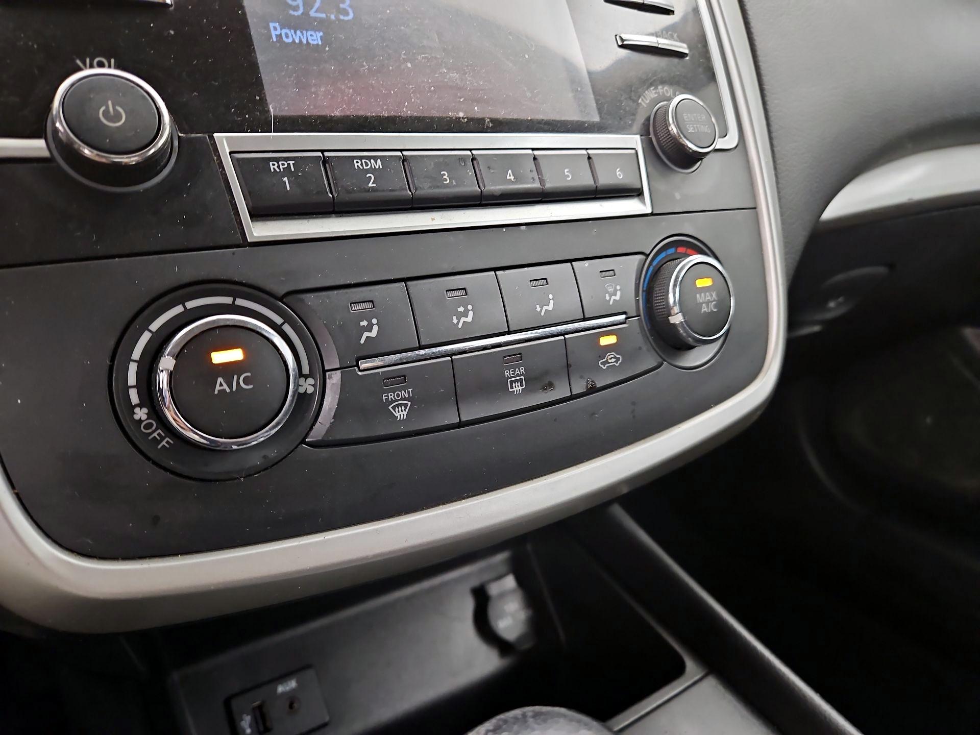 Thumbnail: 2016 Nissan Altima - 16