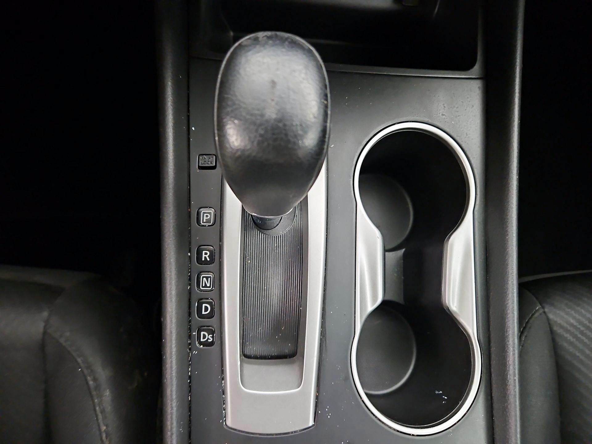 Thumbnail: 2016 Nissan Altima - 17