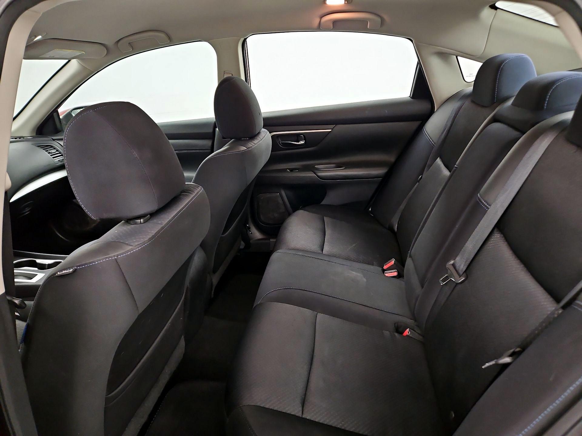 Thumbnail: 2016 Nissan Altima - 19