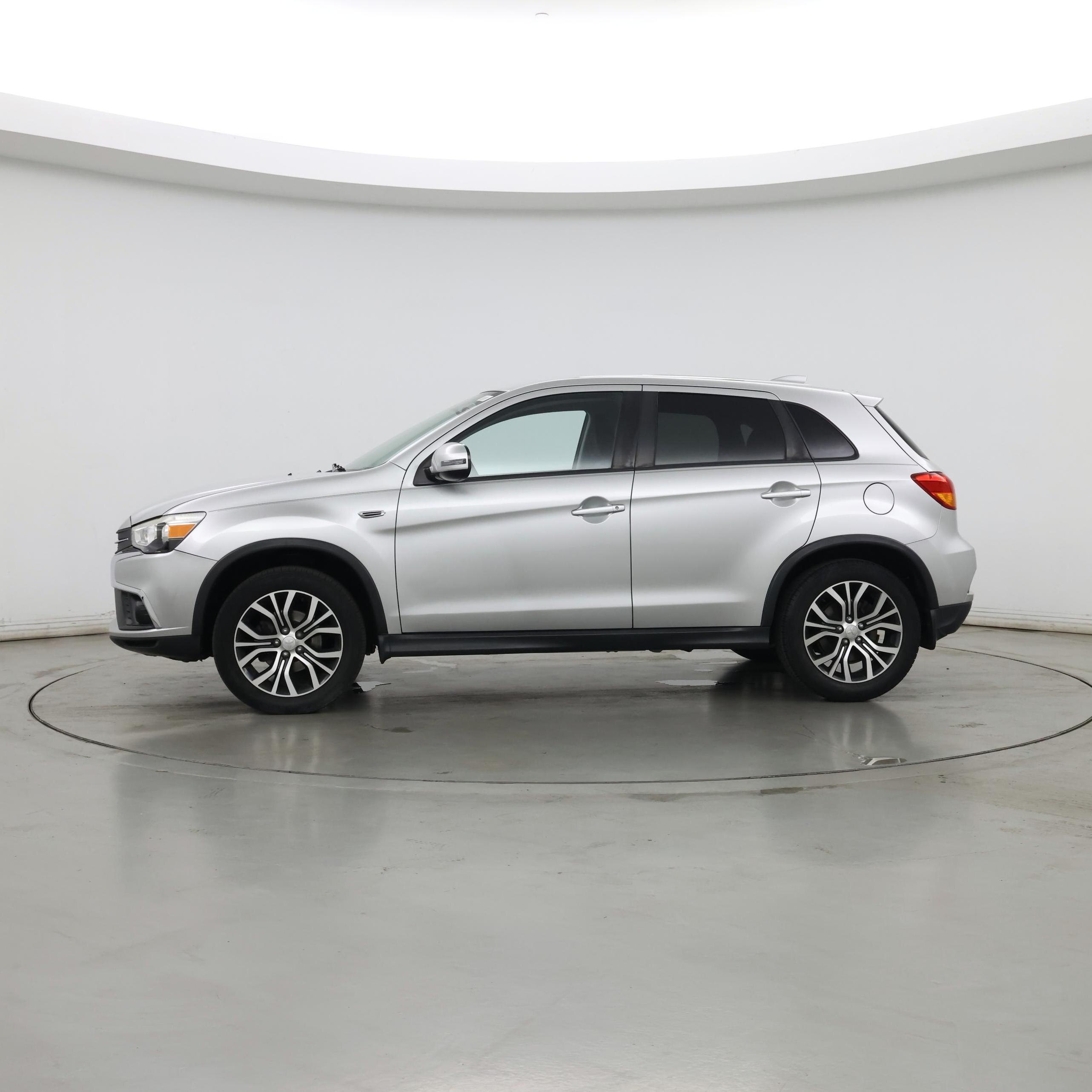 Thumbnail: 2018 Mitsubishi Outlander Sport - 3