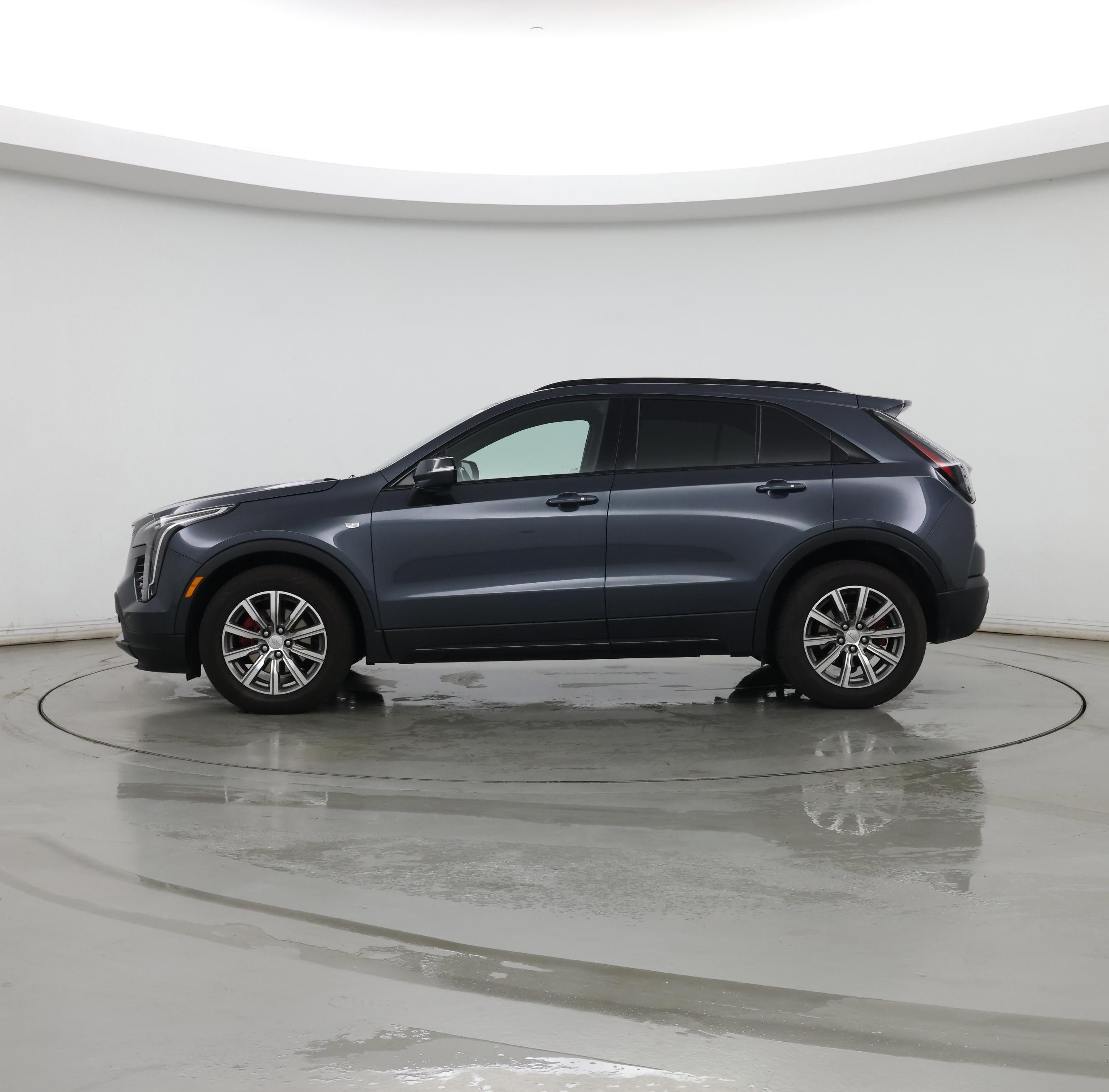 Thumbnail: 2021 Cadillac XT4 - 3
