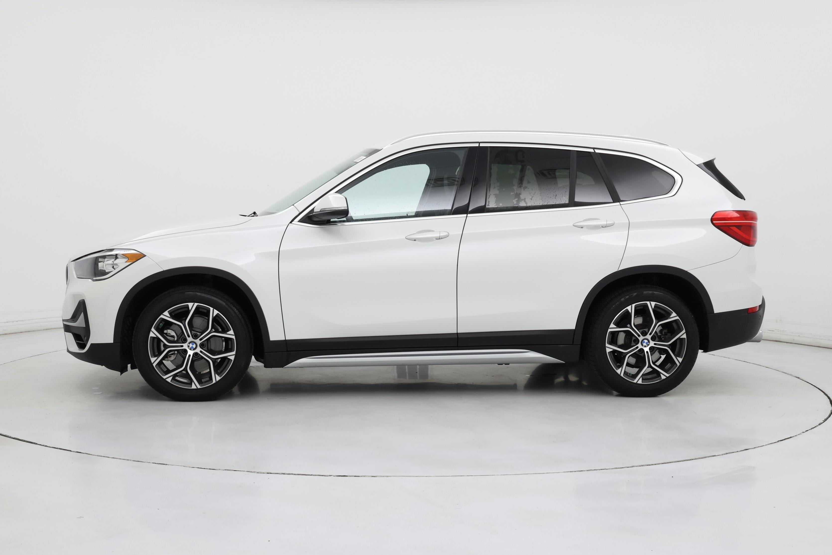 Thumbnail: 2021 BMW X1 - 3