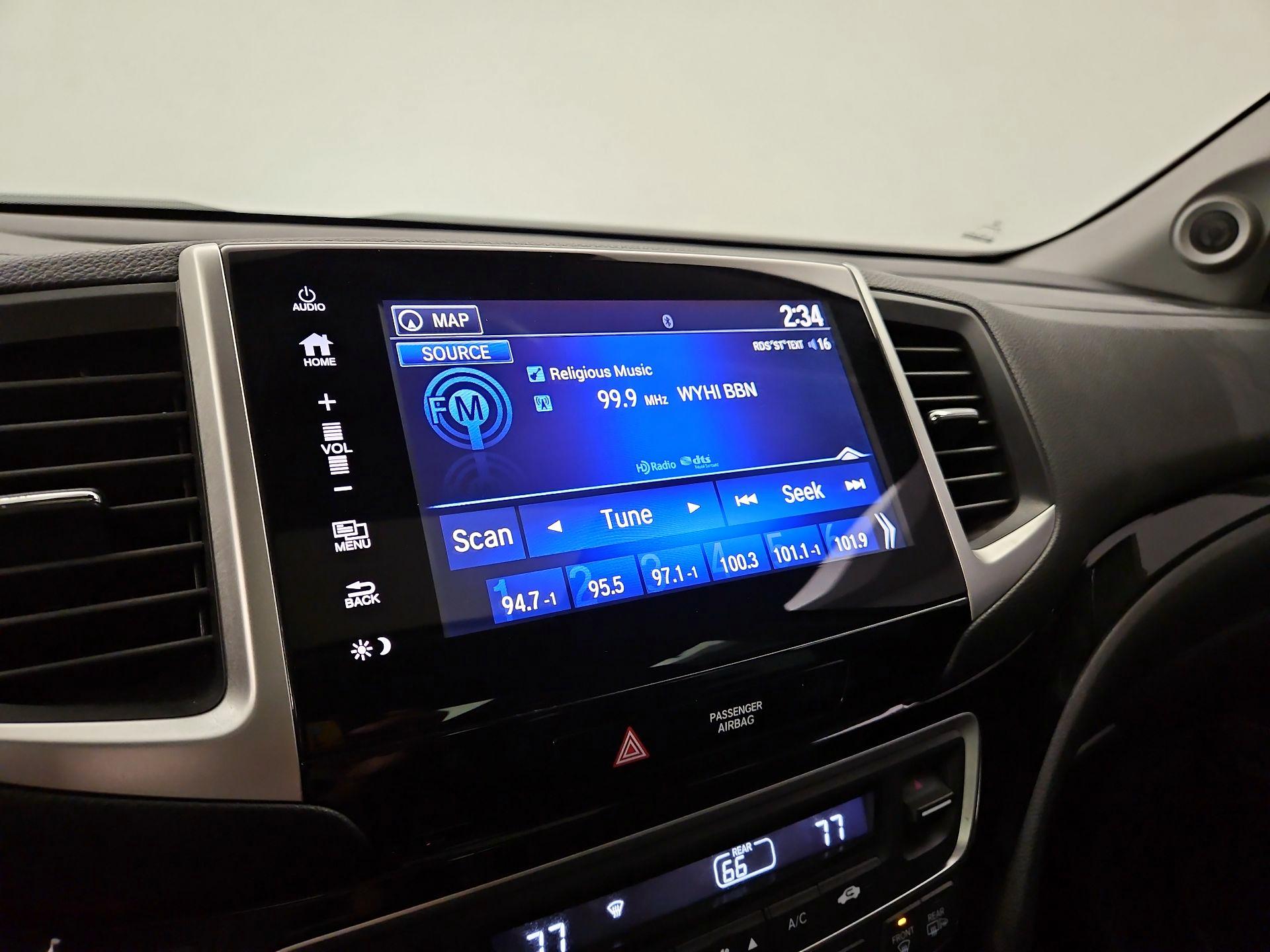Thumbnail: 2018 Honda Pilot - 16