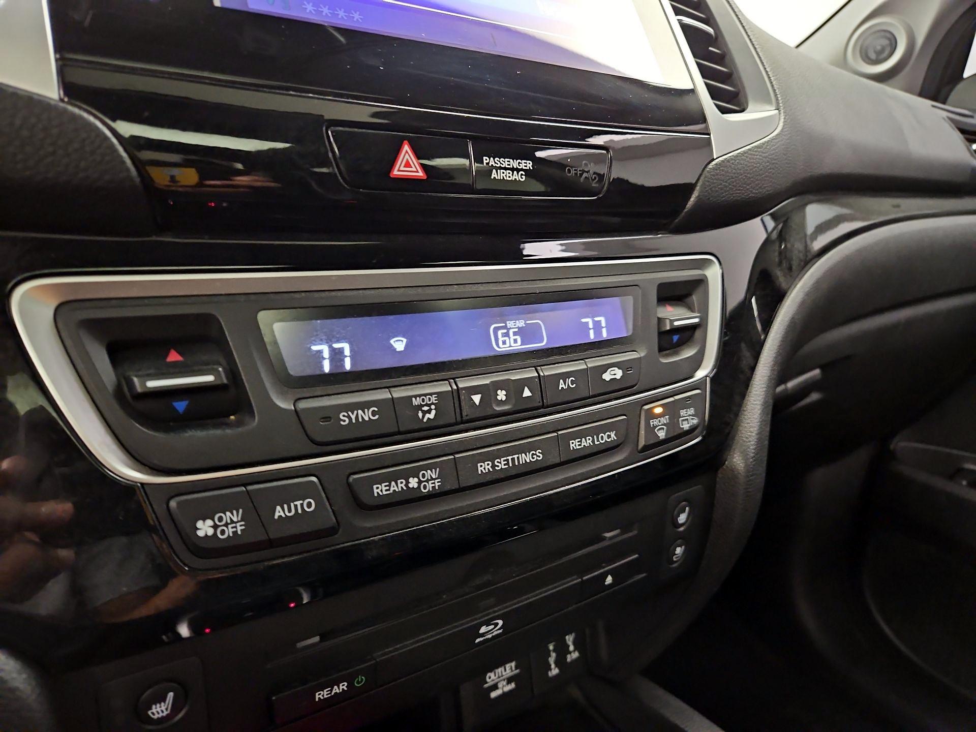 Thumbnail: 2018 Honda Pilot - 17
