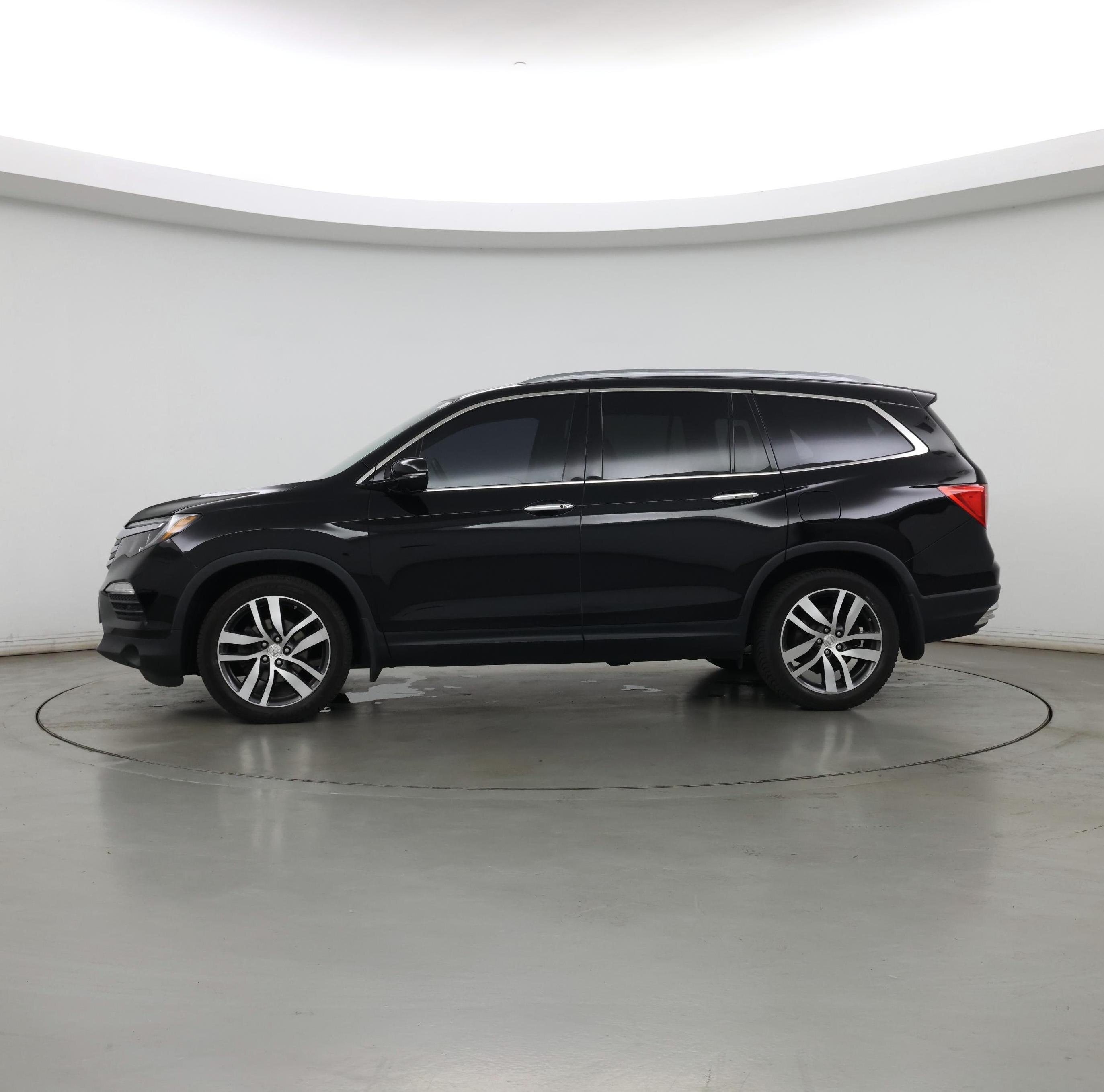Thumbnail: 2018 Honda Pilot - 3