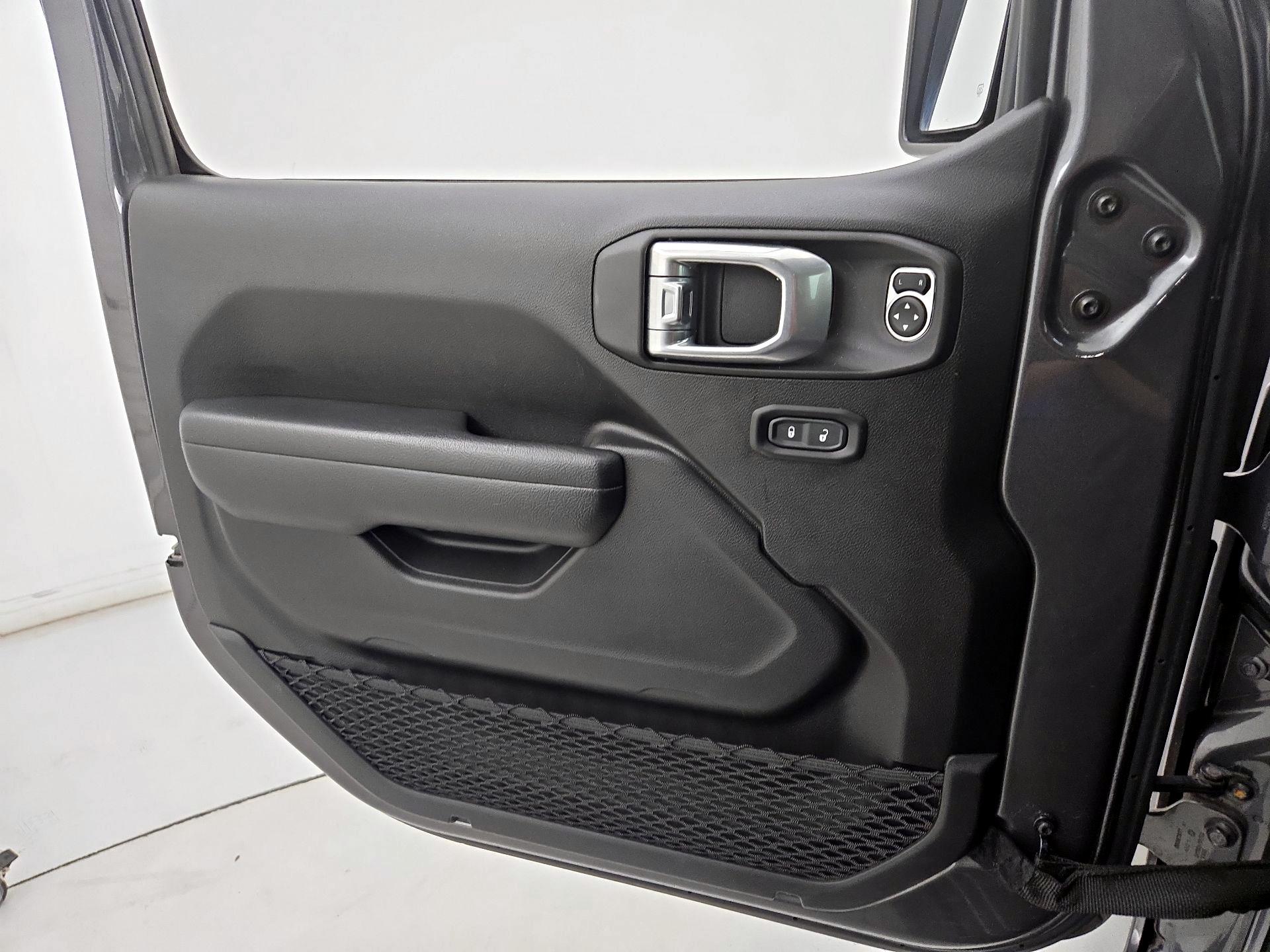 Thumbnail: 2023 Jeep Gladiator - 12