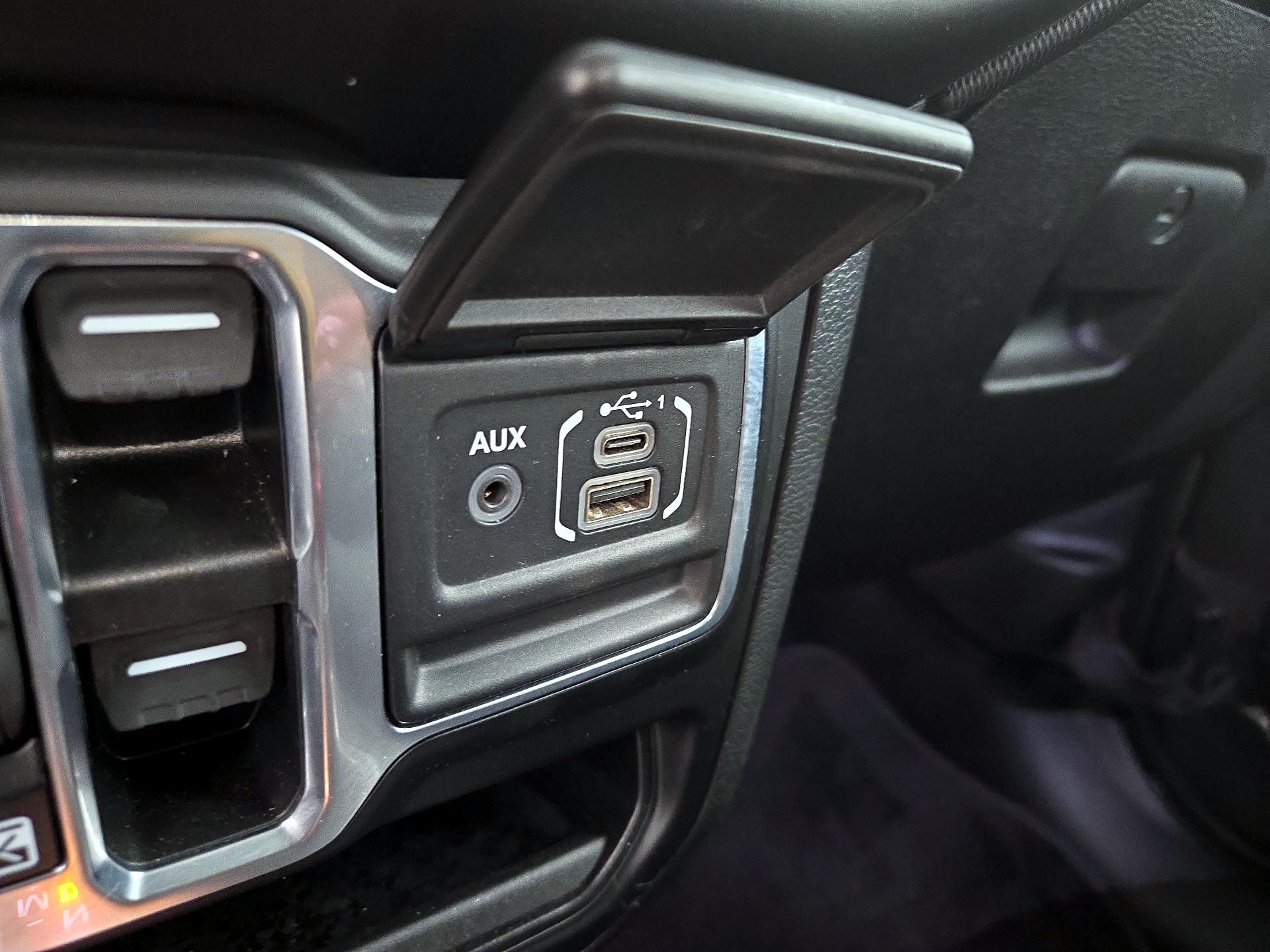 Thumbnail: 2023 Jeep Gladiator - 18