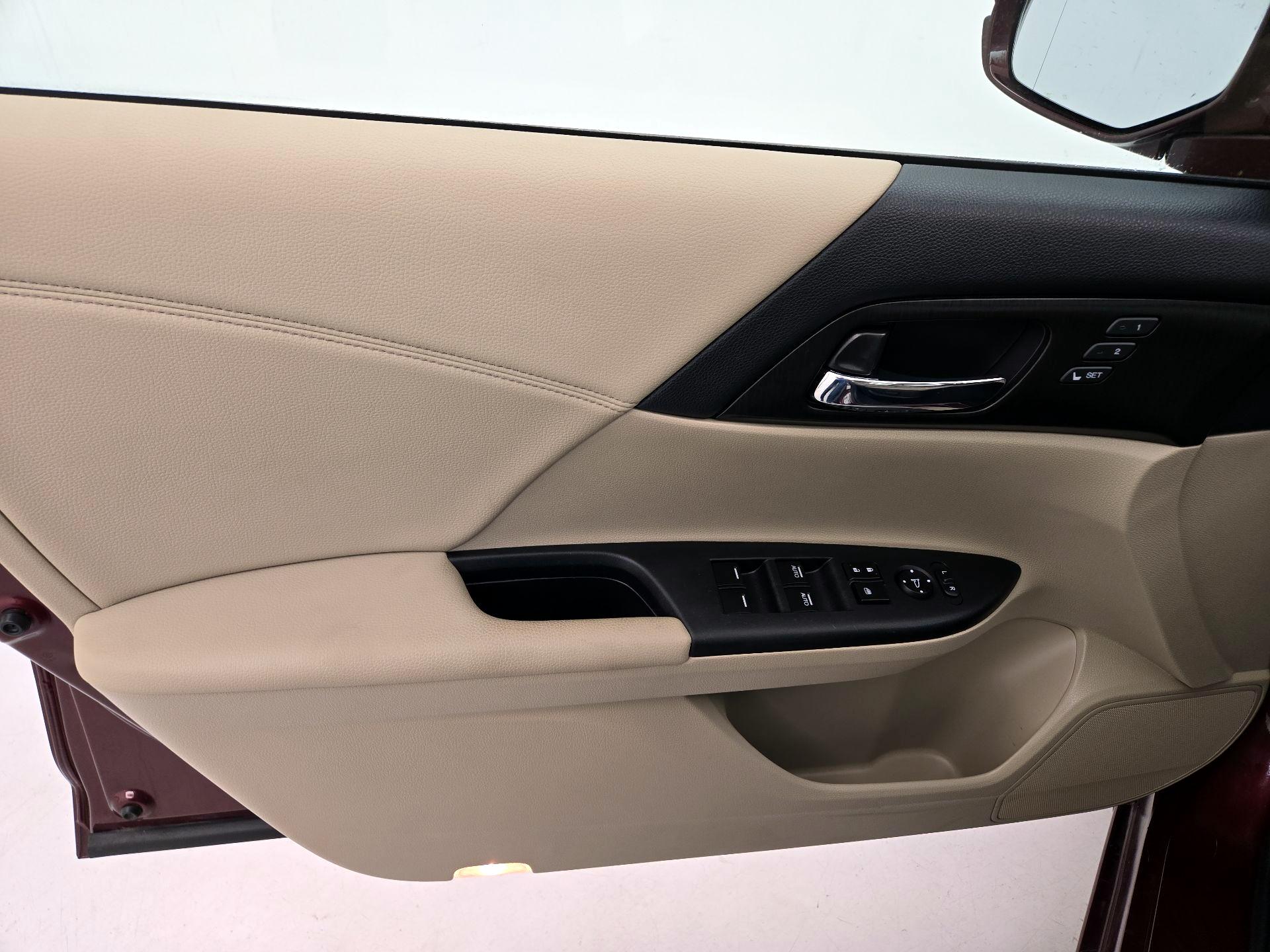 Thumbnail: 2015 Honda Accord - 12
