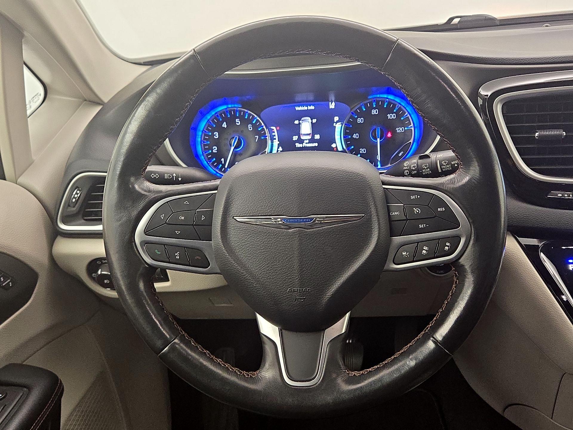Thumbnail: 2020 Chrysler Pacifica - 10