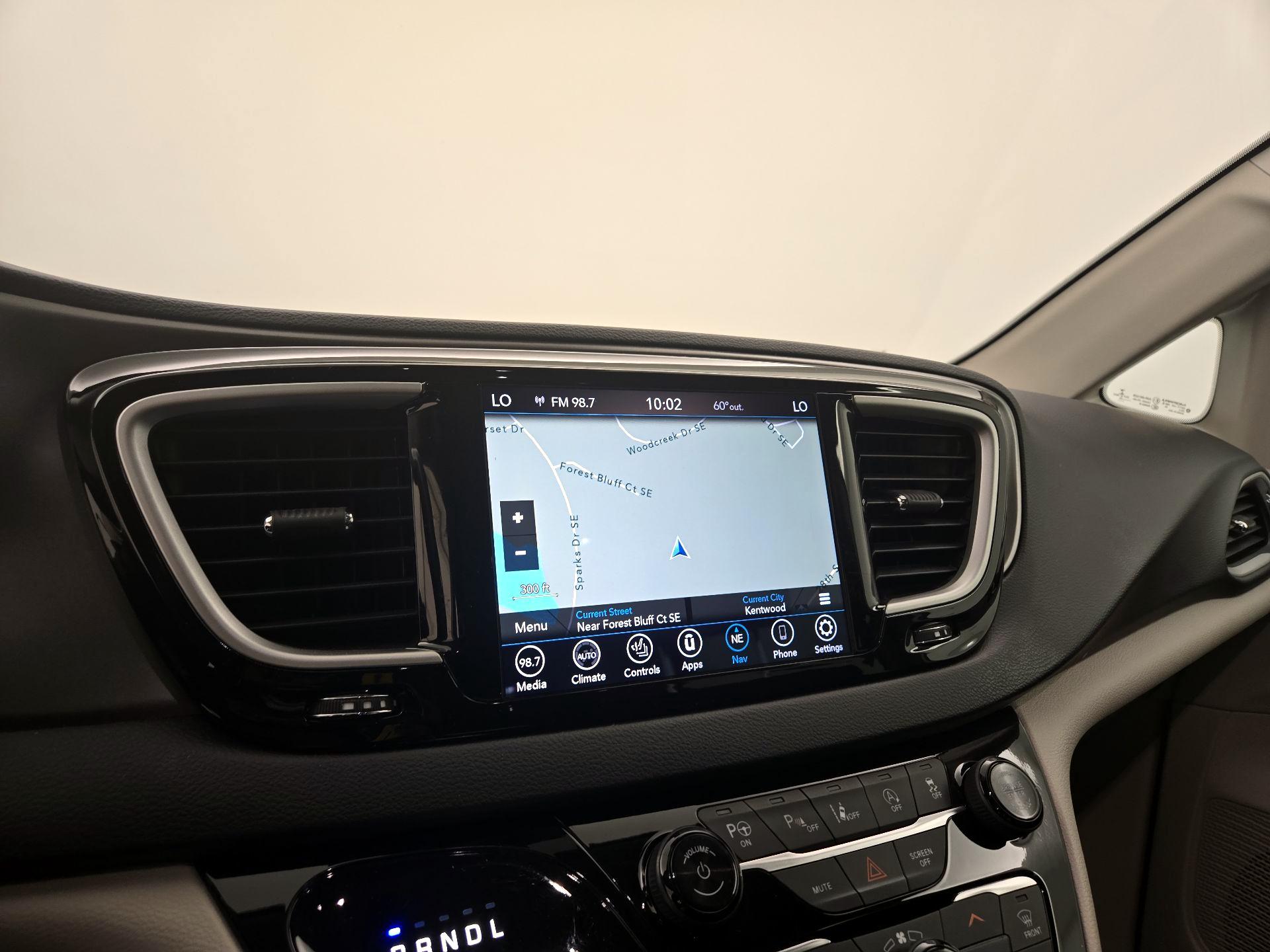 Thumbnail: 2020 Chrysler Pacifica - 14