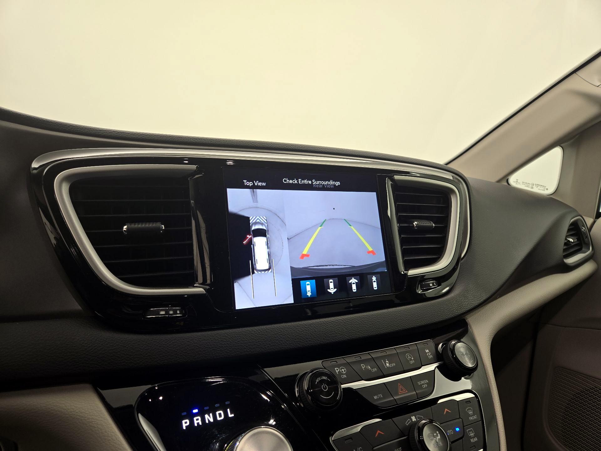 Thumbnail: 2020 Chrysler Pacifica - 15