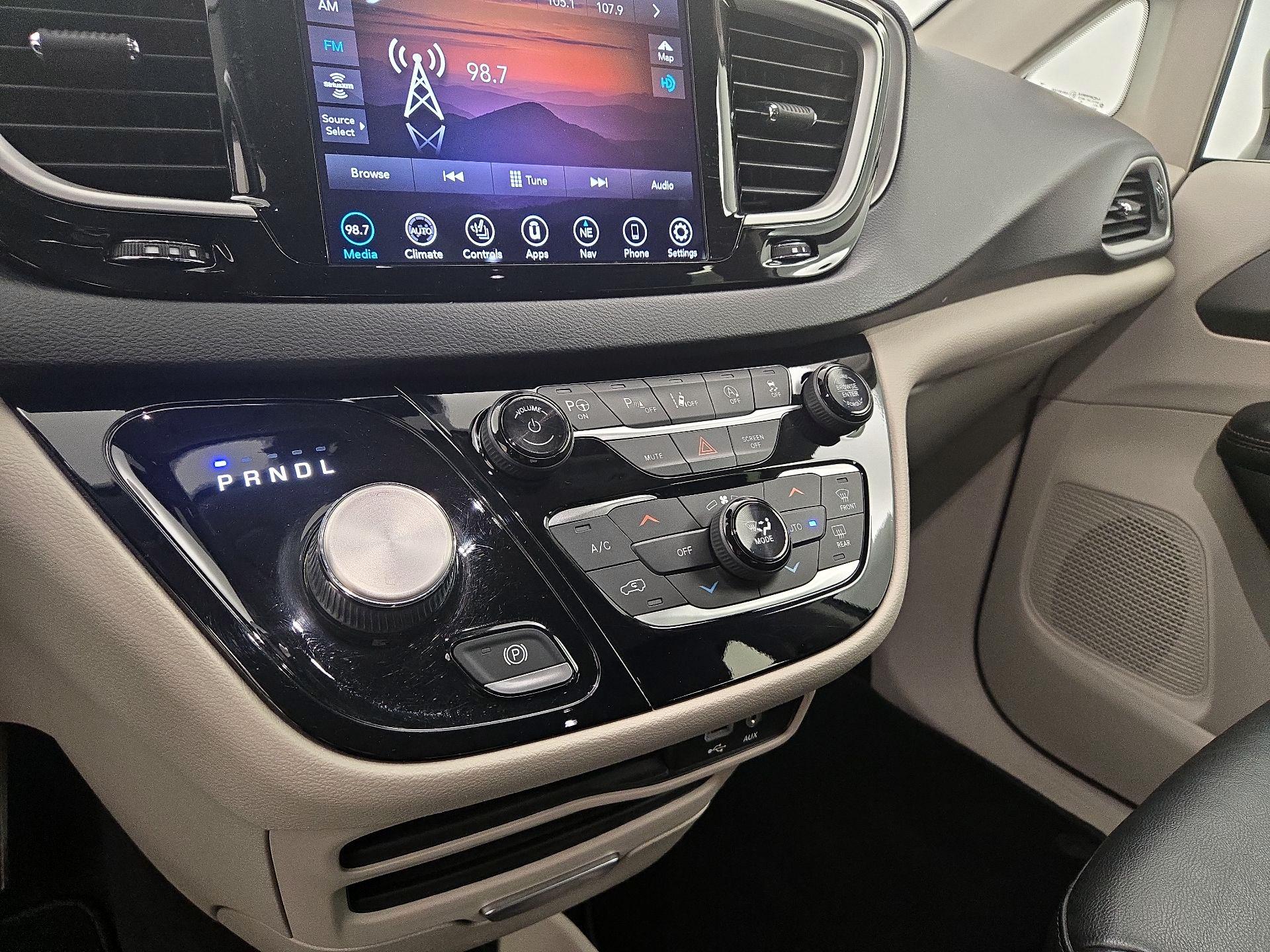 Thumbnail: 2020 Chrysler Pacifica - 17
