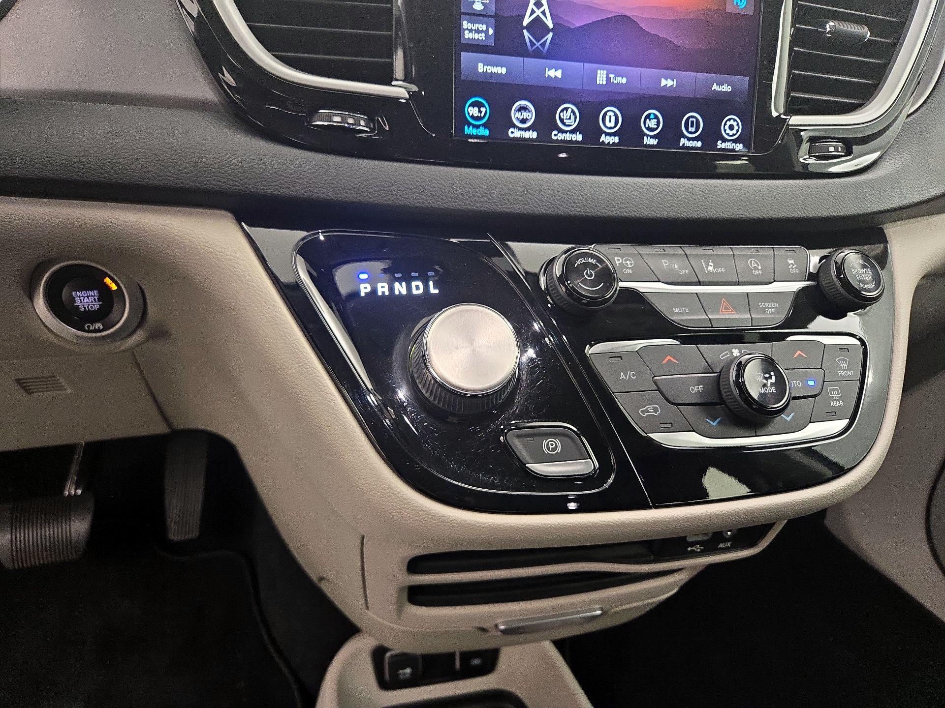 Thumbnail: 2020 Chrysler Pacifica - 18