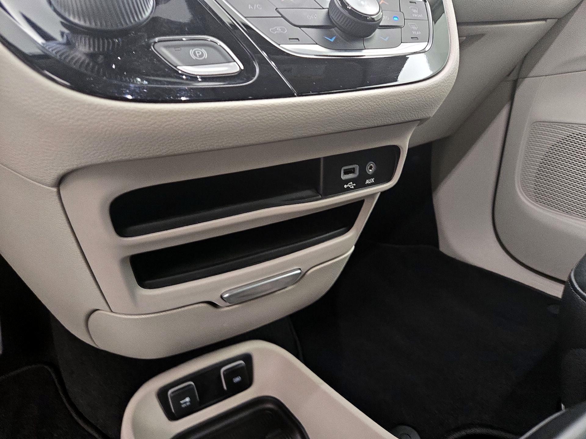Thumbnail: 2020 Chrysler Pacifica - 19