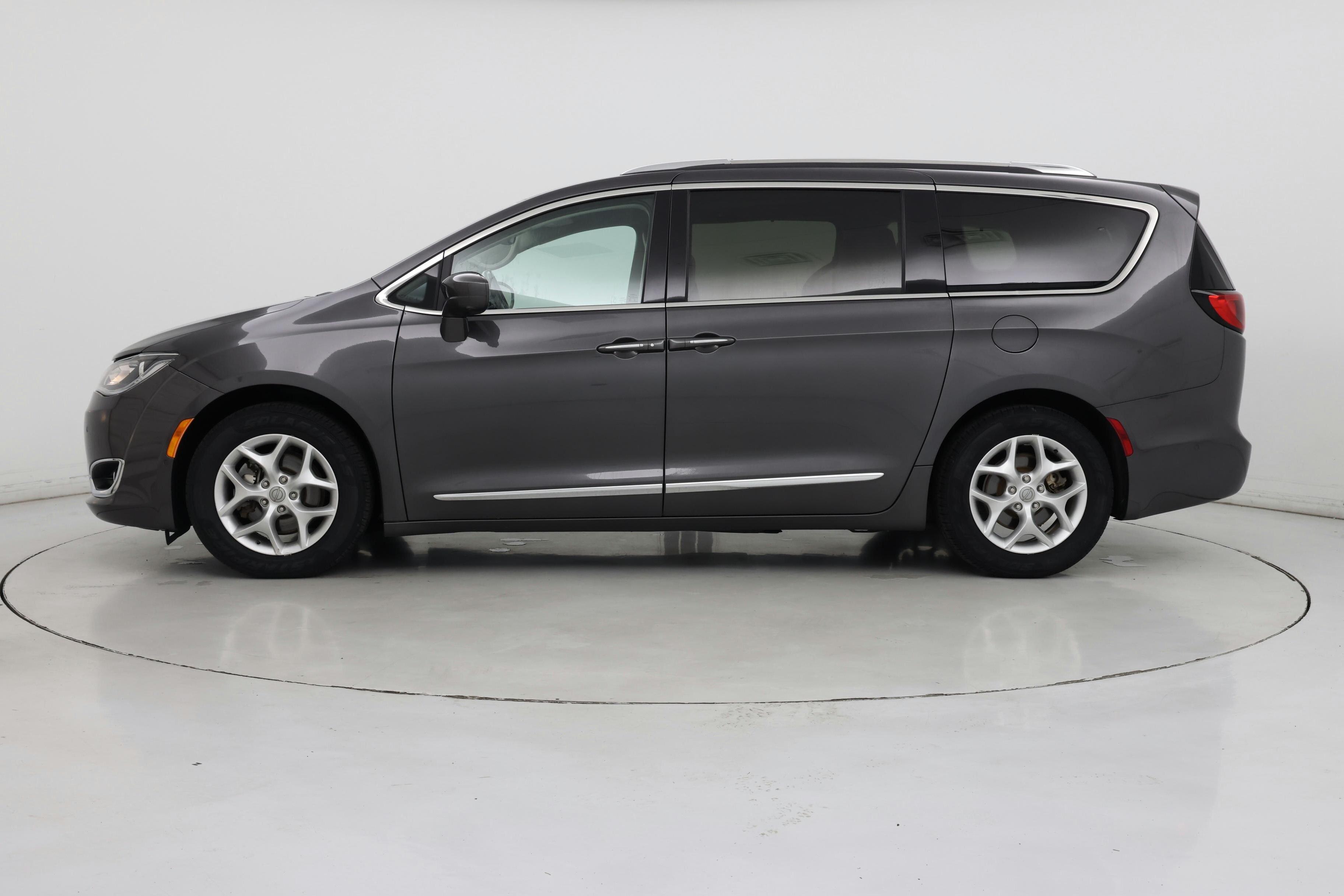Thumbnail: 2020 Chrysler Pacifica - 3