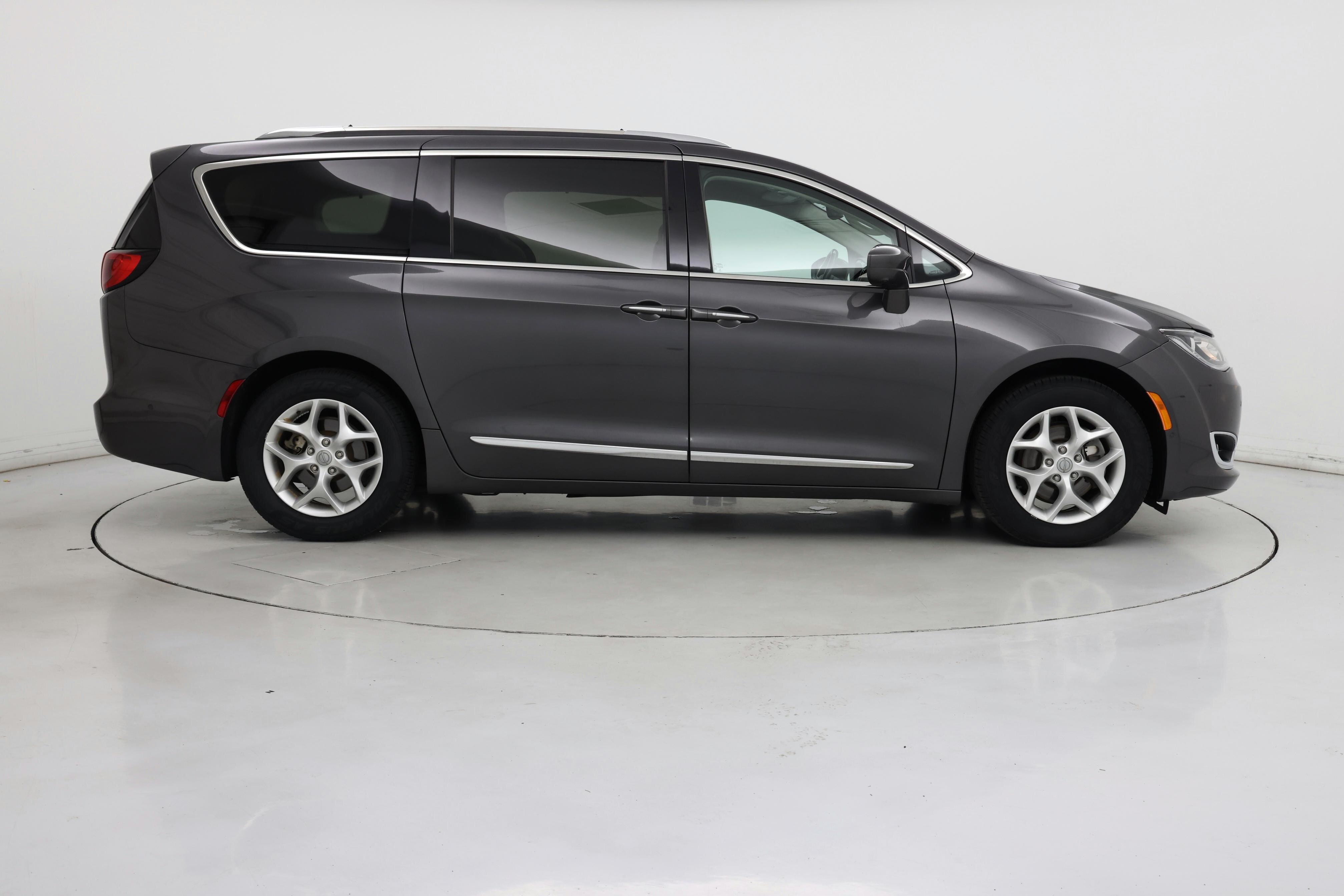Thumbnail: 2020 Chrysler Pacifica - 7