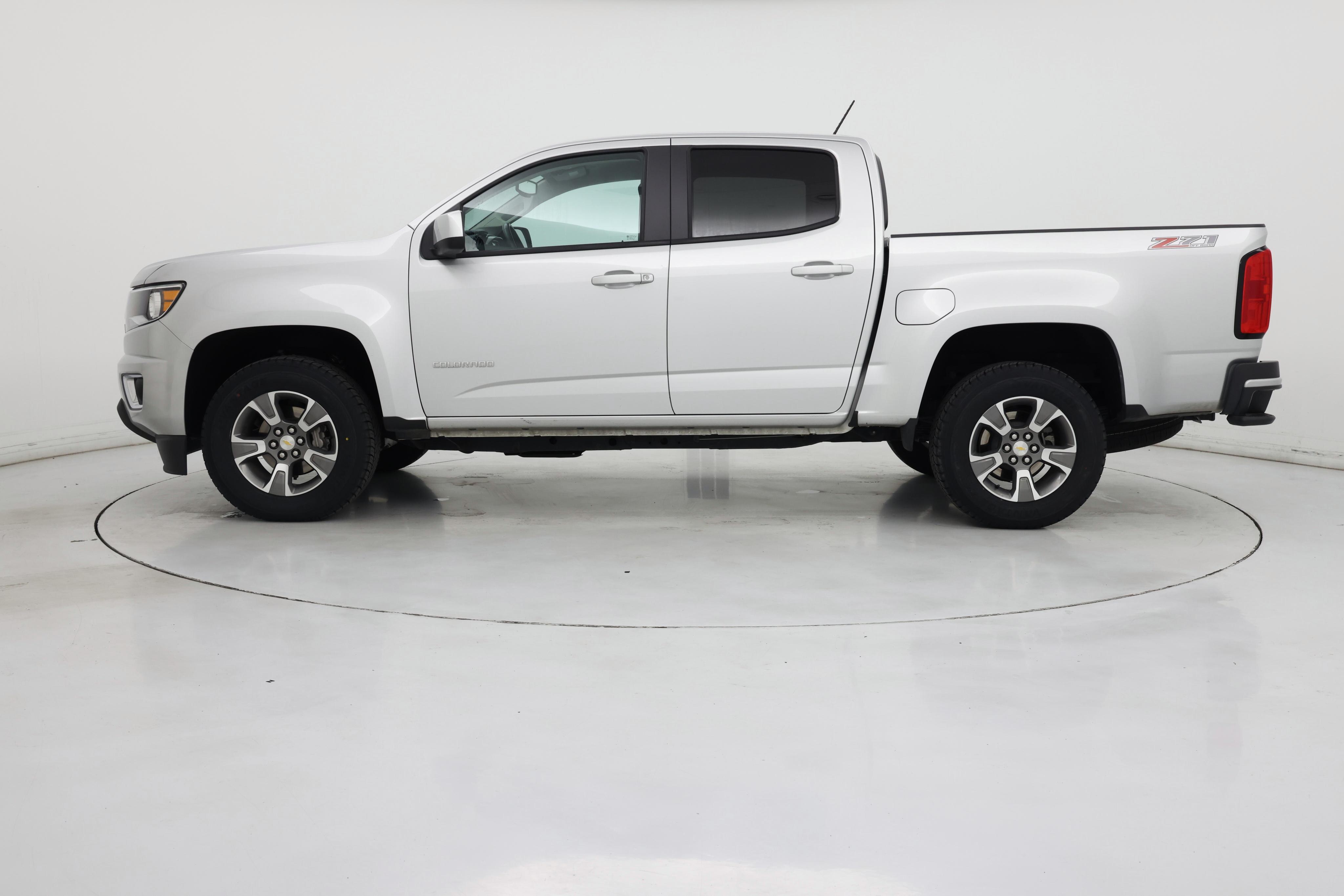 Thumbnail: 2019 Chevrolet Colorado - 3