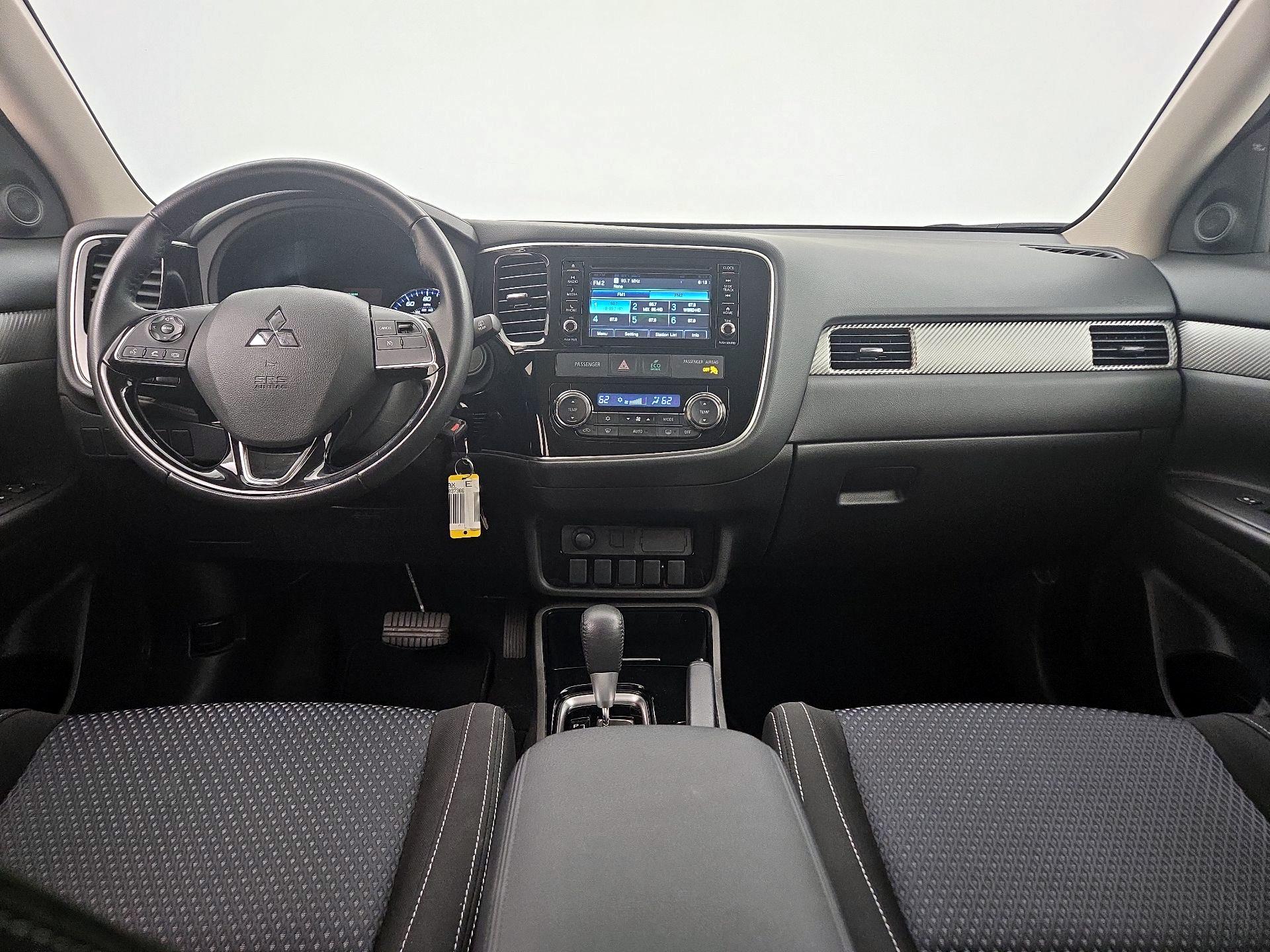 Thumbnail: 2017 Mitsubishi Outlander - 9