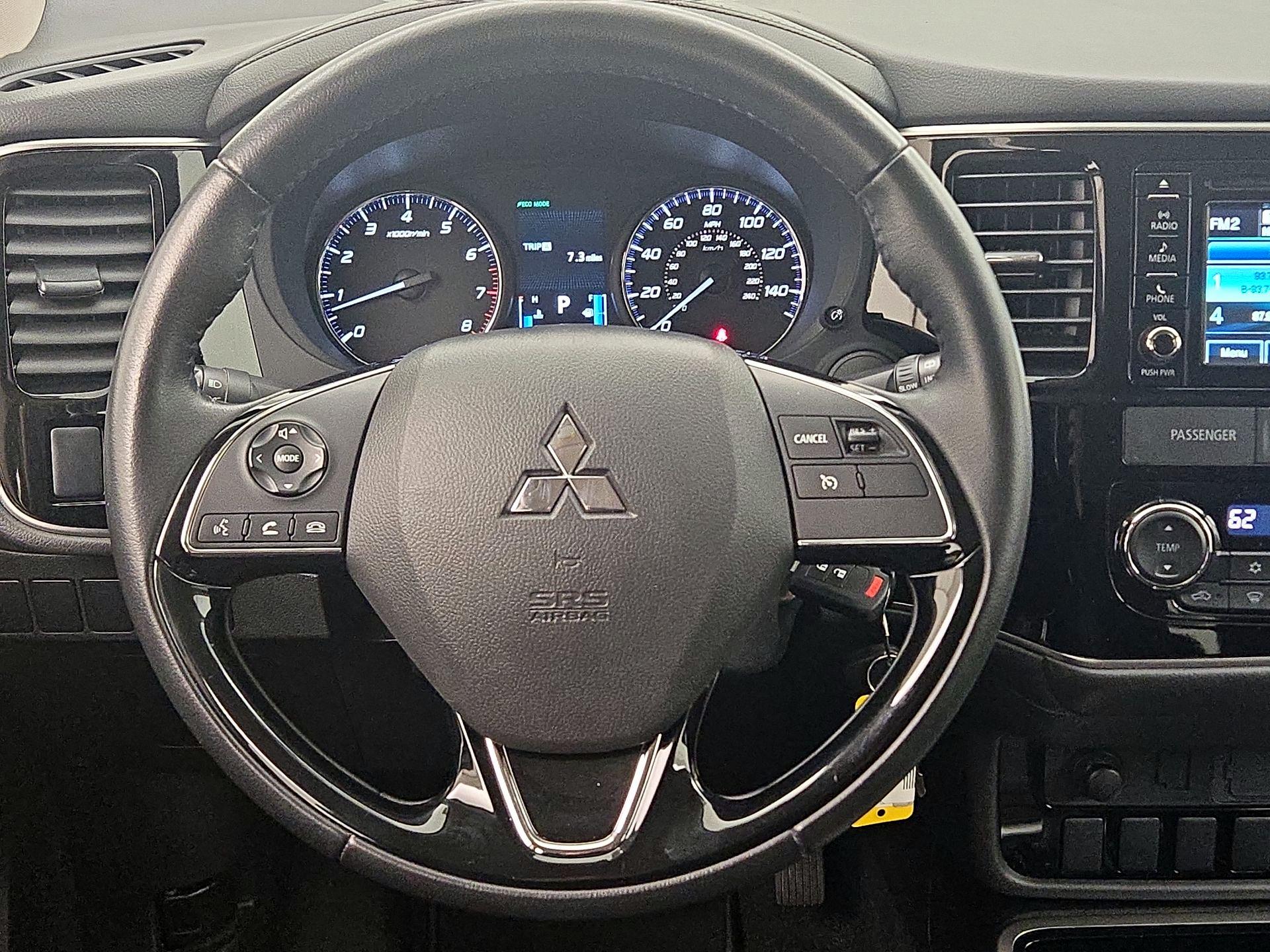 Thumbnail: 2017 Mitsubishi Outlander - 10