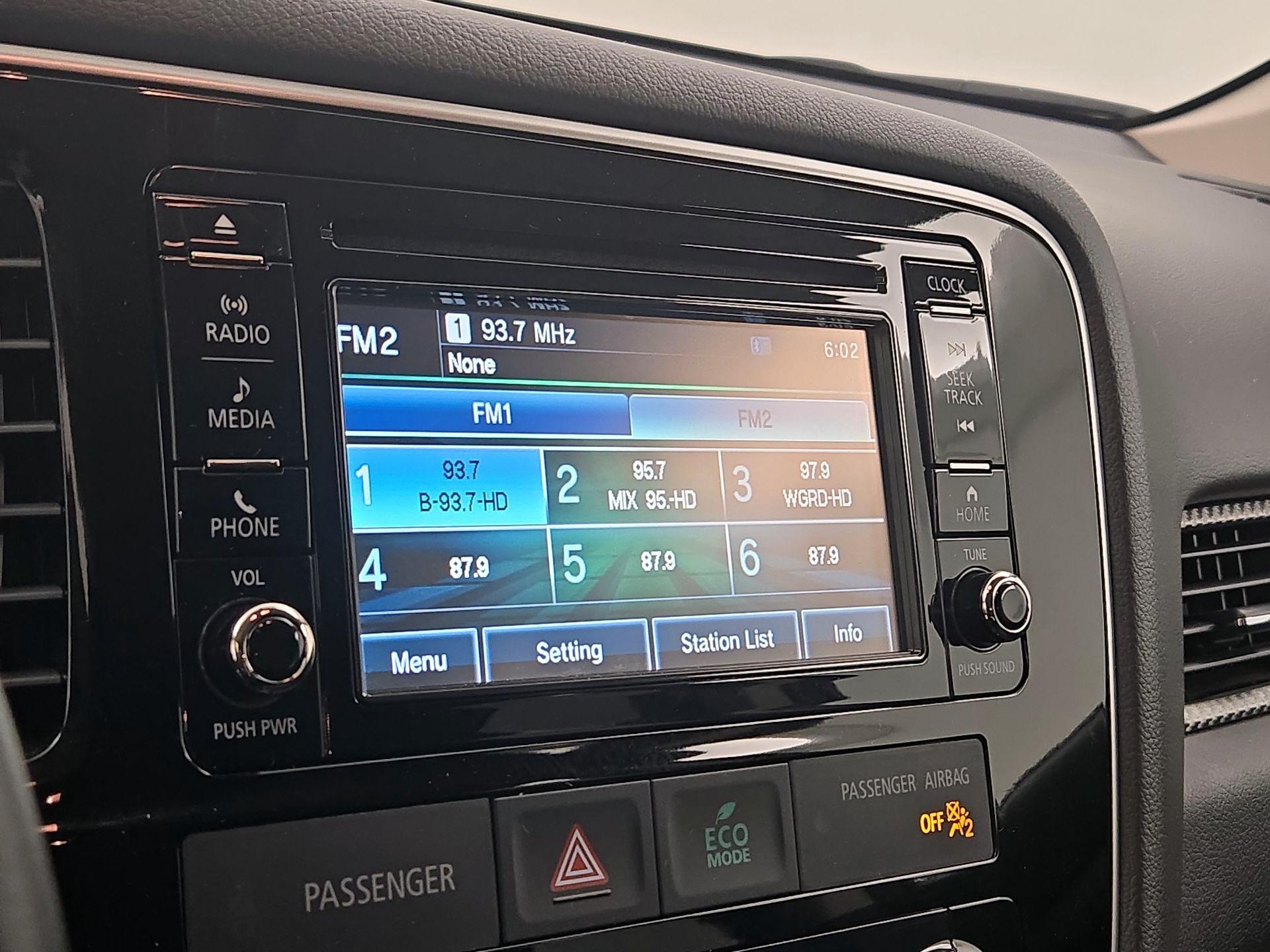 Thumbnail: 2017 Mitsubishi Outlander - 14