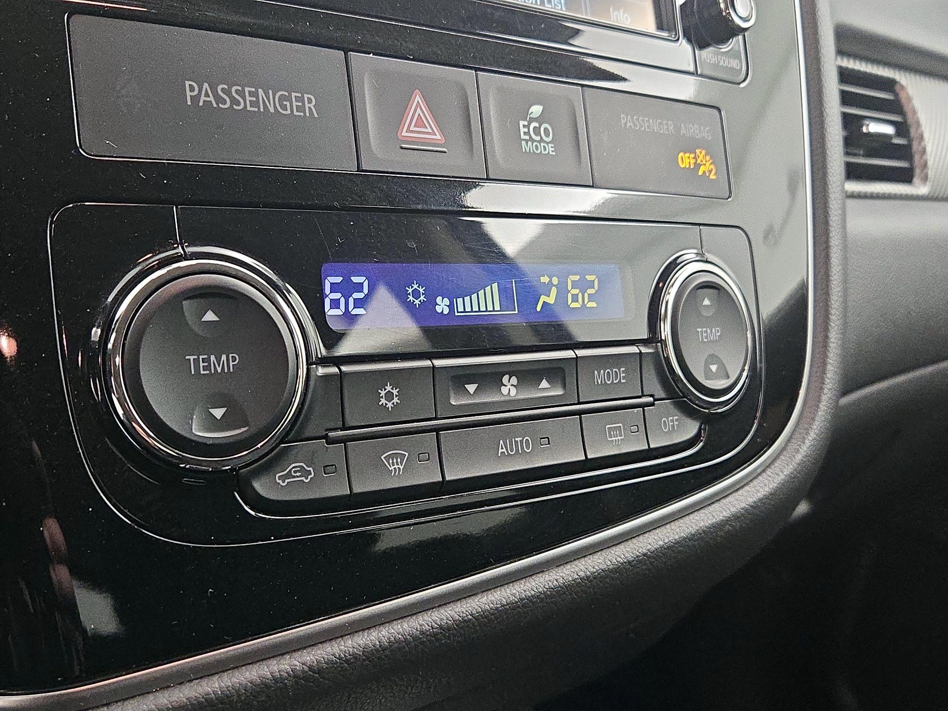 Thumbnail: 2017 Mitsubishi Outlander - 15