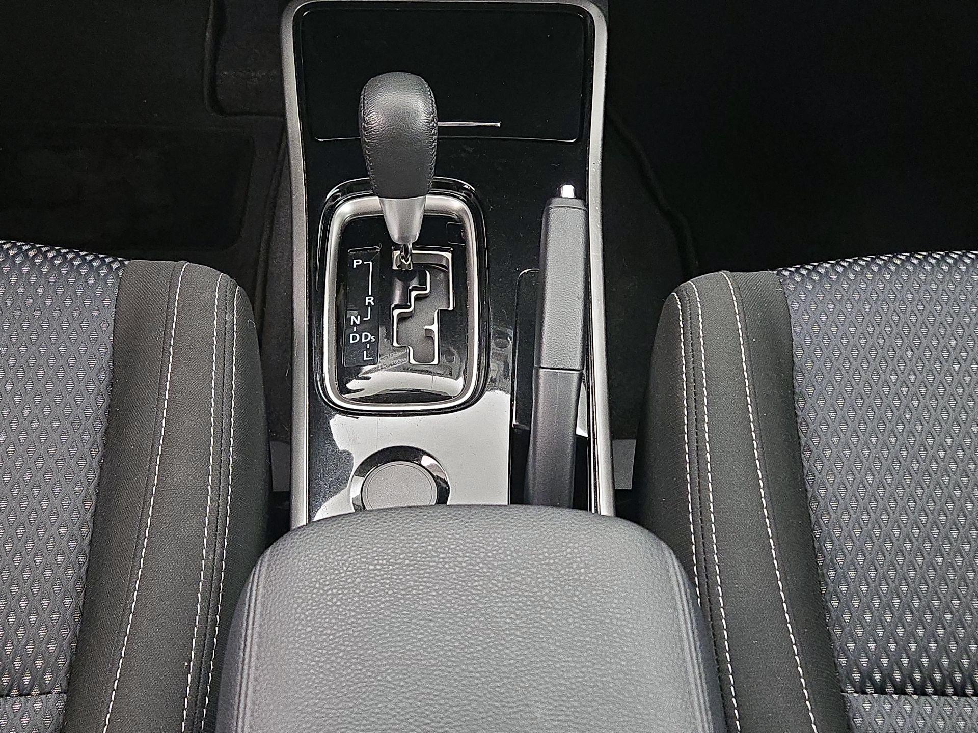 Thumbnail: 2017 Mitsubishi Outlander - 16