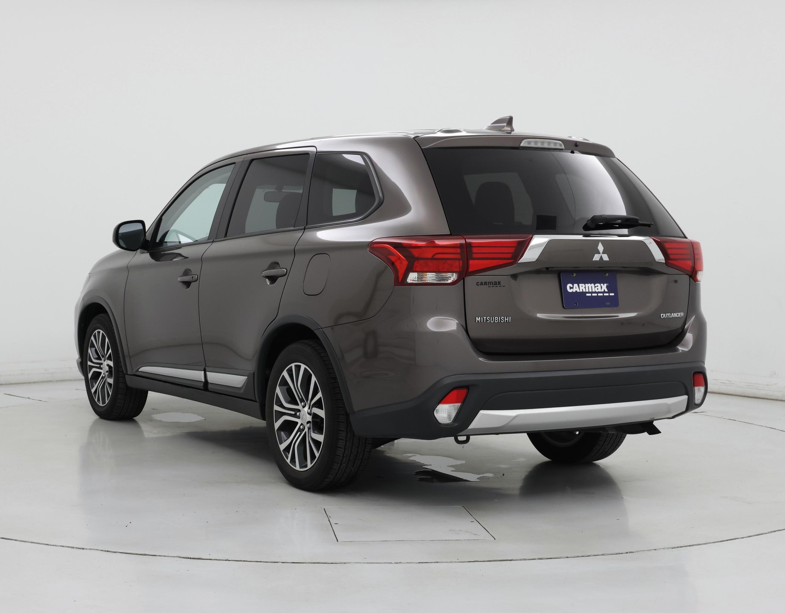 Thumbnail: 2017 Mitsubishi Outlander - 2