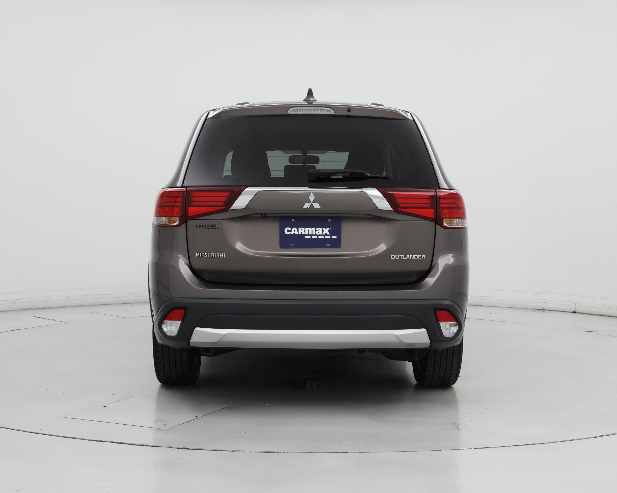 Thumbnail: 2017 Mitsubishi Outlander - 6