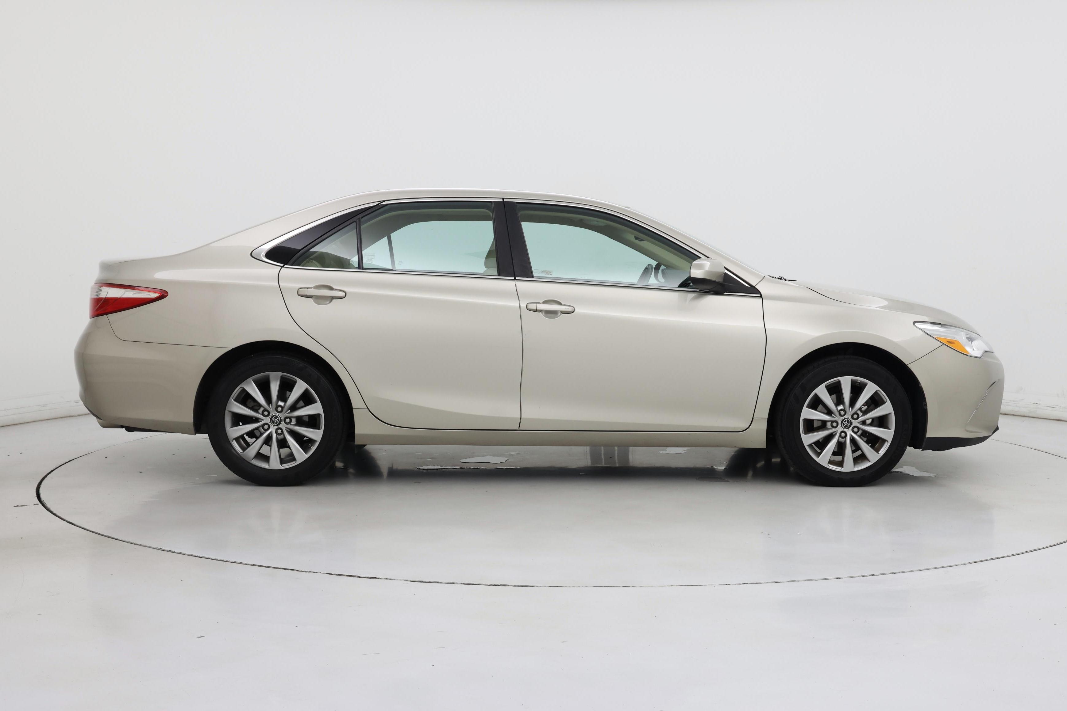 Thumbnail: 2016 Toyota Camry - 7