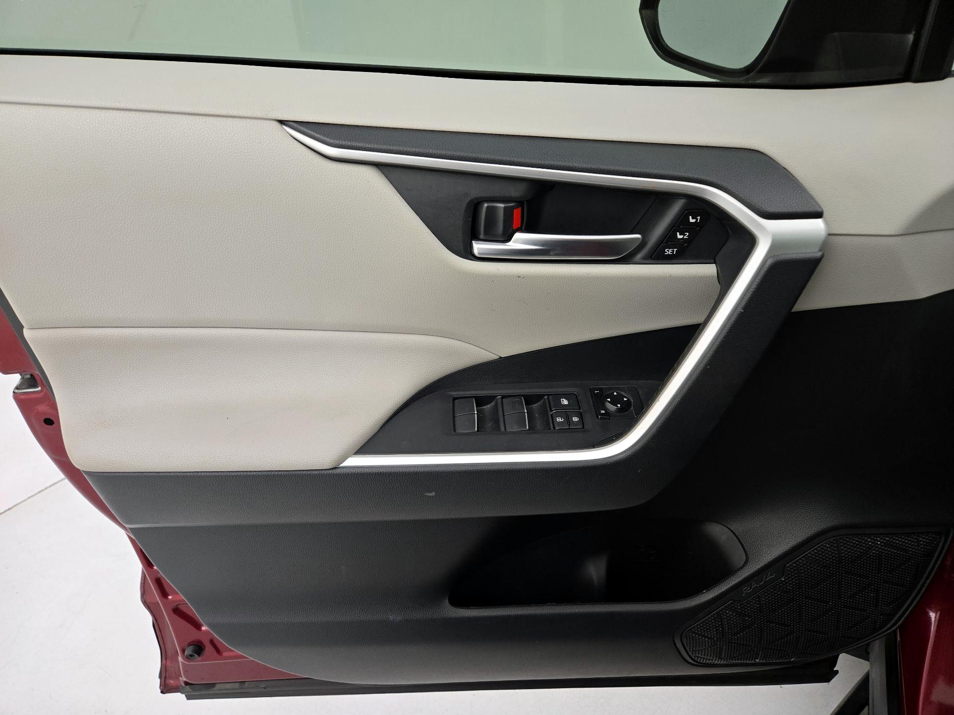 Thumbnail: 2019 Toyota RAV4 - 12