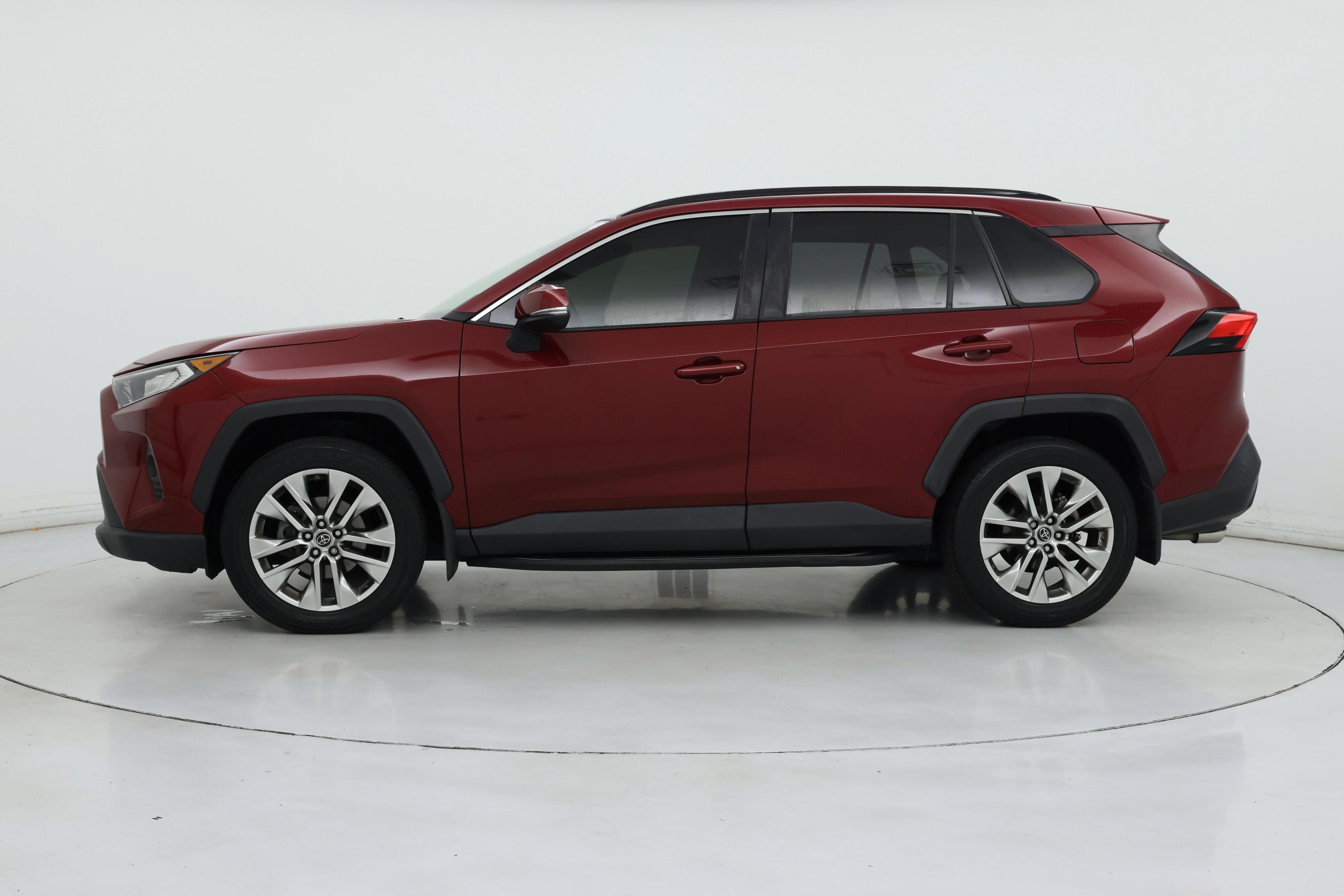 Thumbnail: 2019 Toyota RAV4 - 3