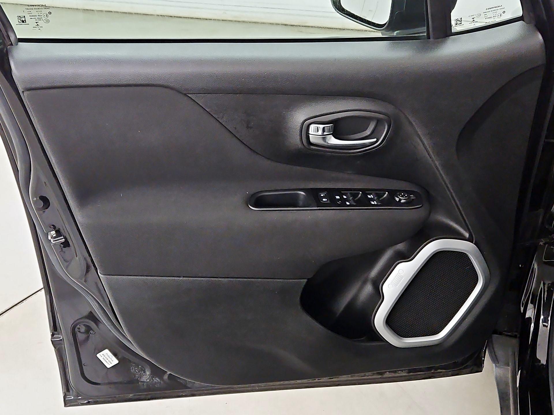 Thumbnail: 2021 Jeep Renegade - 12