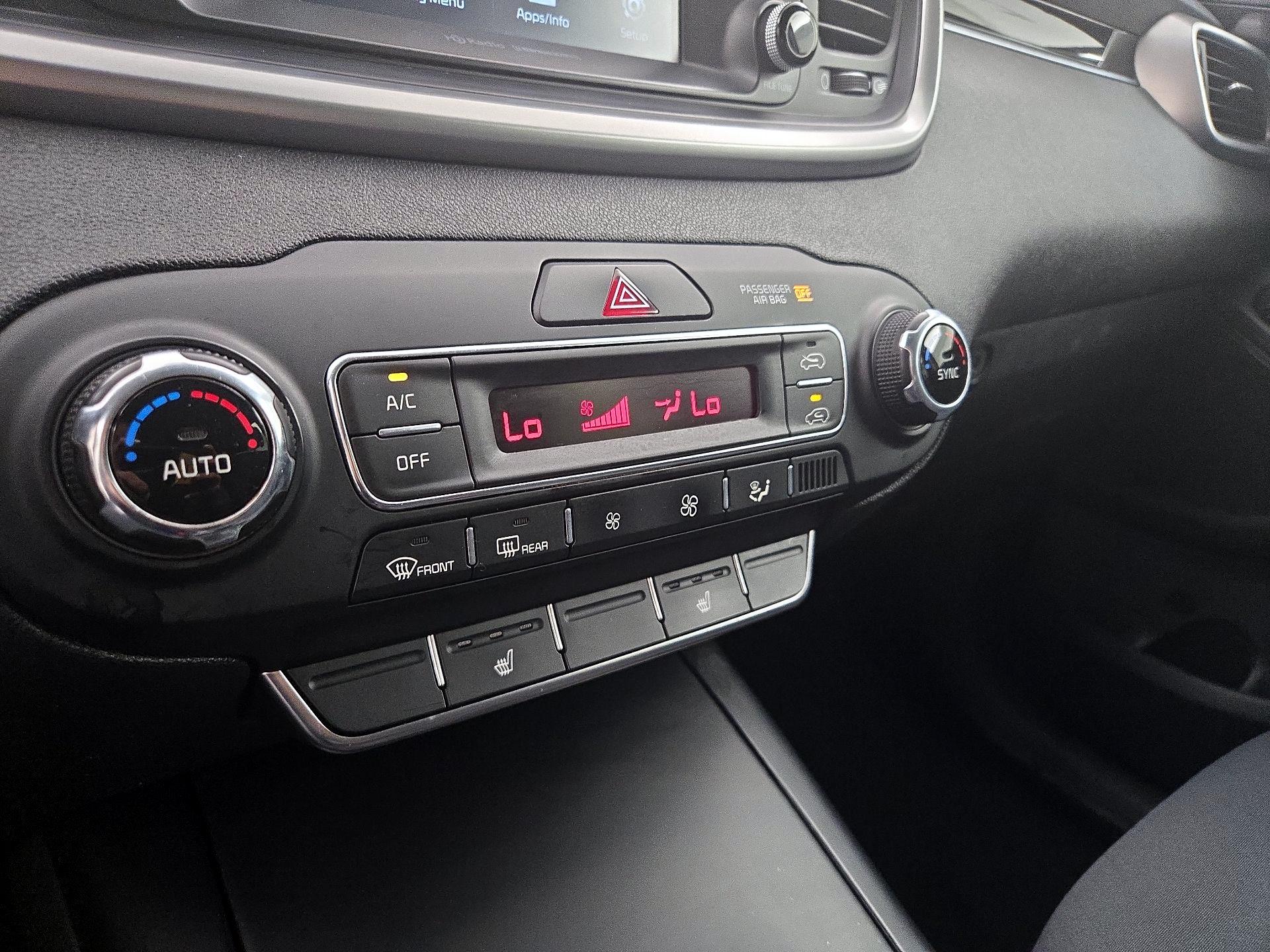 Thumbnail: 2019 Kia Sorento - 16