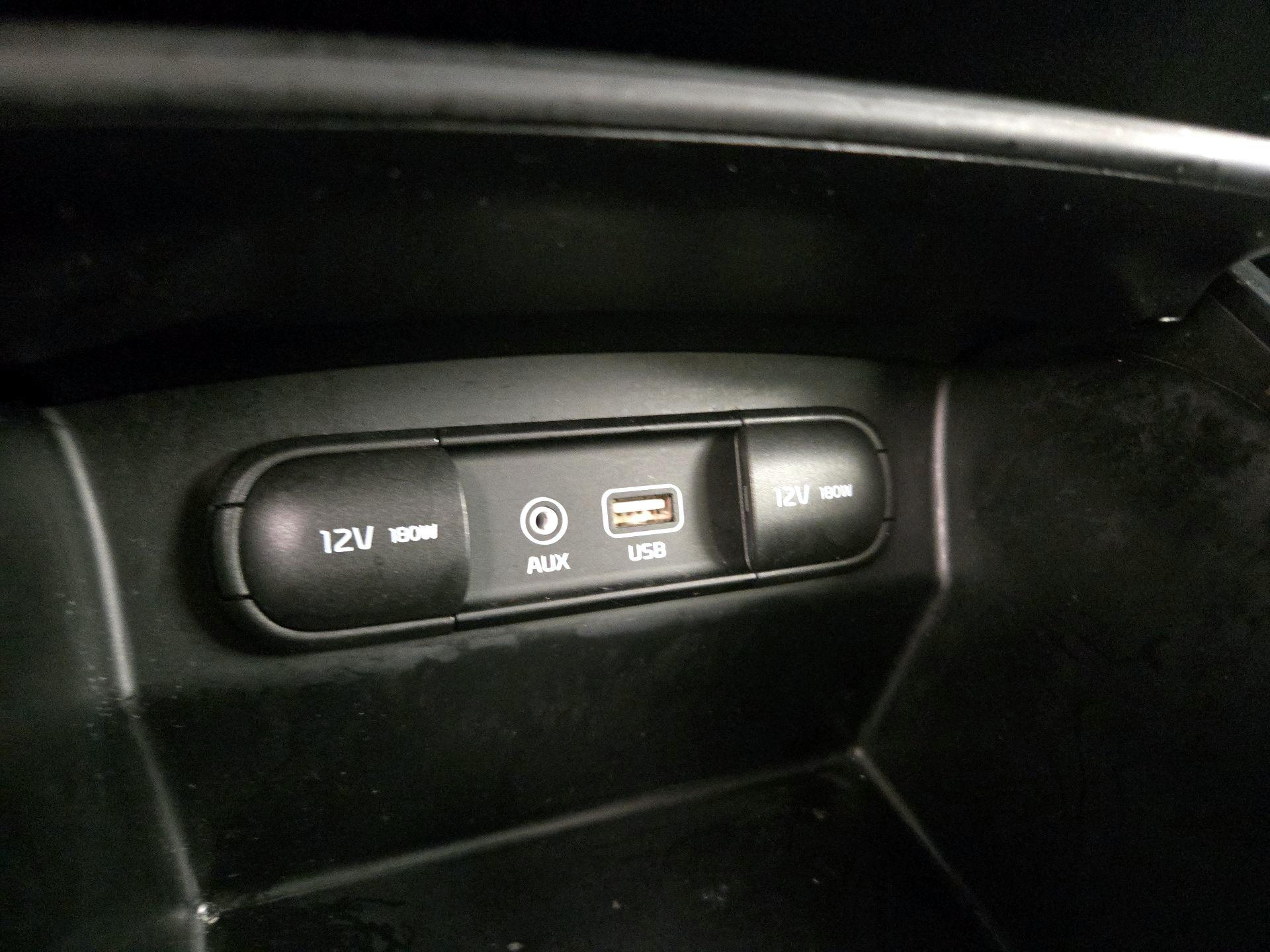 Thumbnail: 2019 Kia Sorento - 18