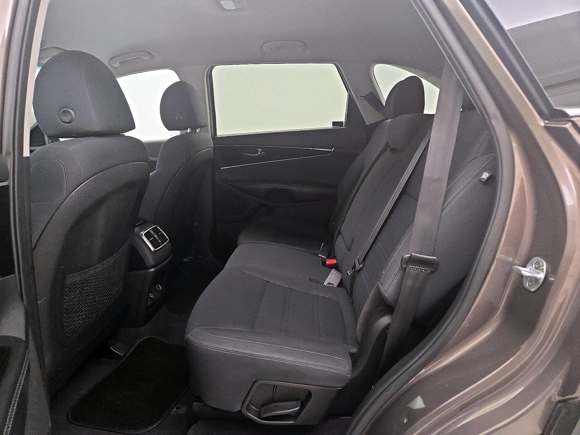 Thumbnail: 2019 Kia Sorento - 19