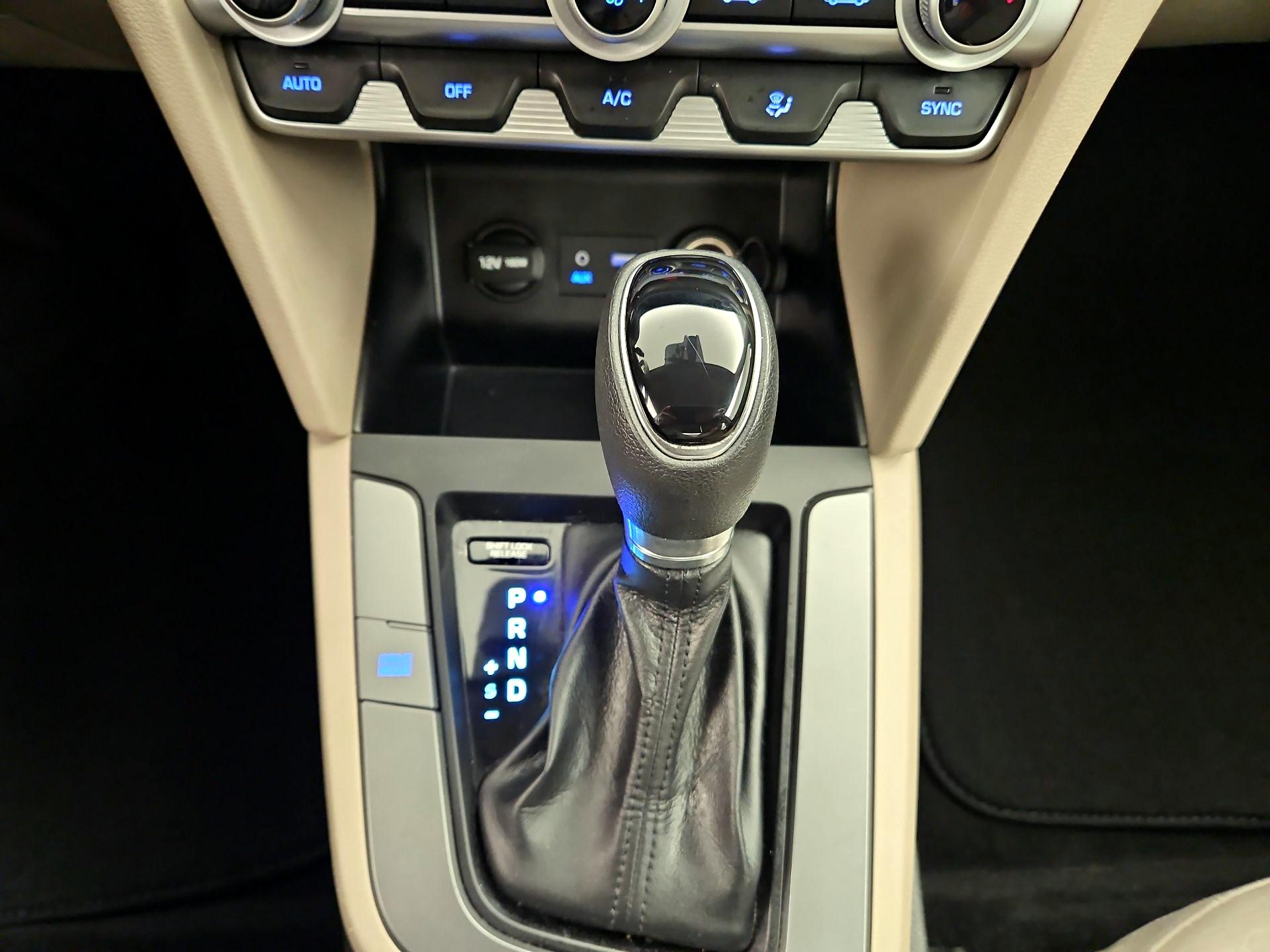 Thumbnail: 2020 Hyundai Elantra - 17