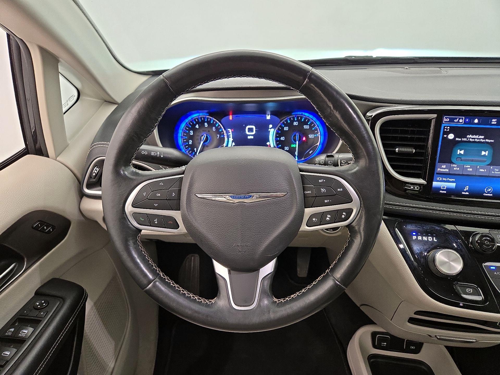 Thumbnail: 2021 Chrysler Pacifica - 10