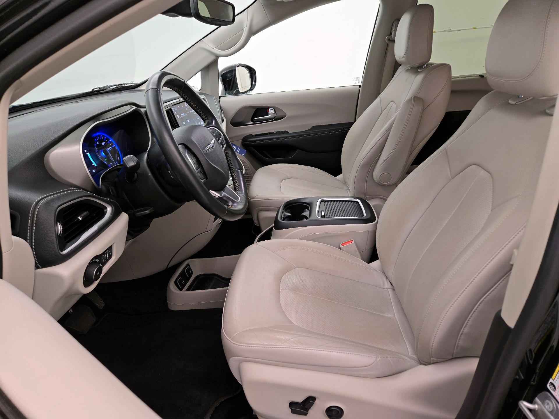 Thumbnail: 2021 Chrysler Pacifica - 11