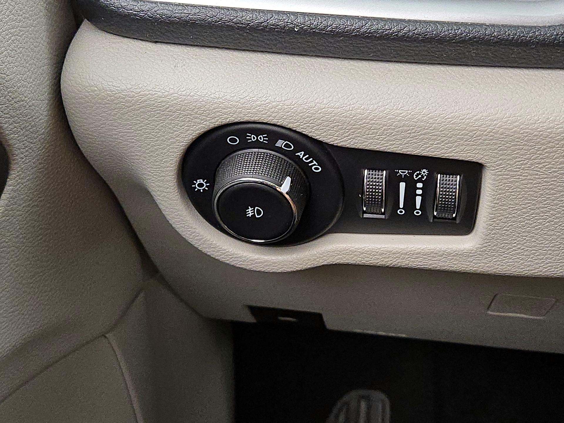 Thumbnail: 2021 Chrysler Pacifica - 13