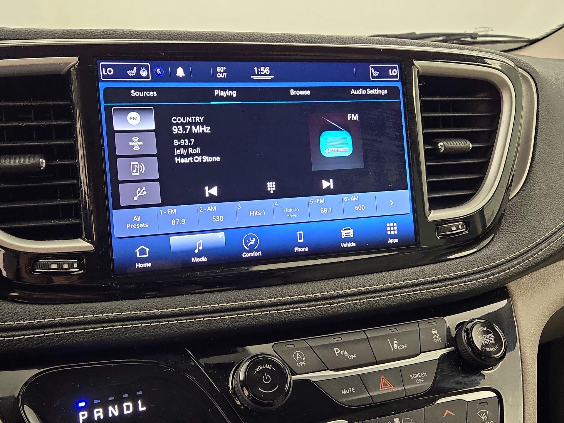 Thumbnail: 2021 Chrysler Pacifica - 15