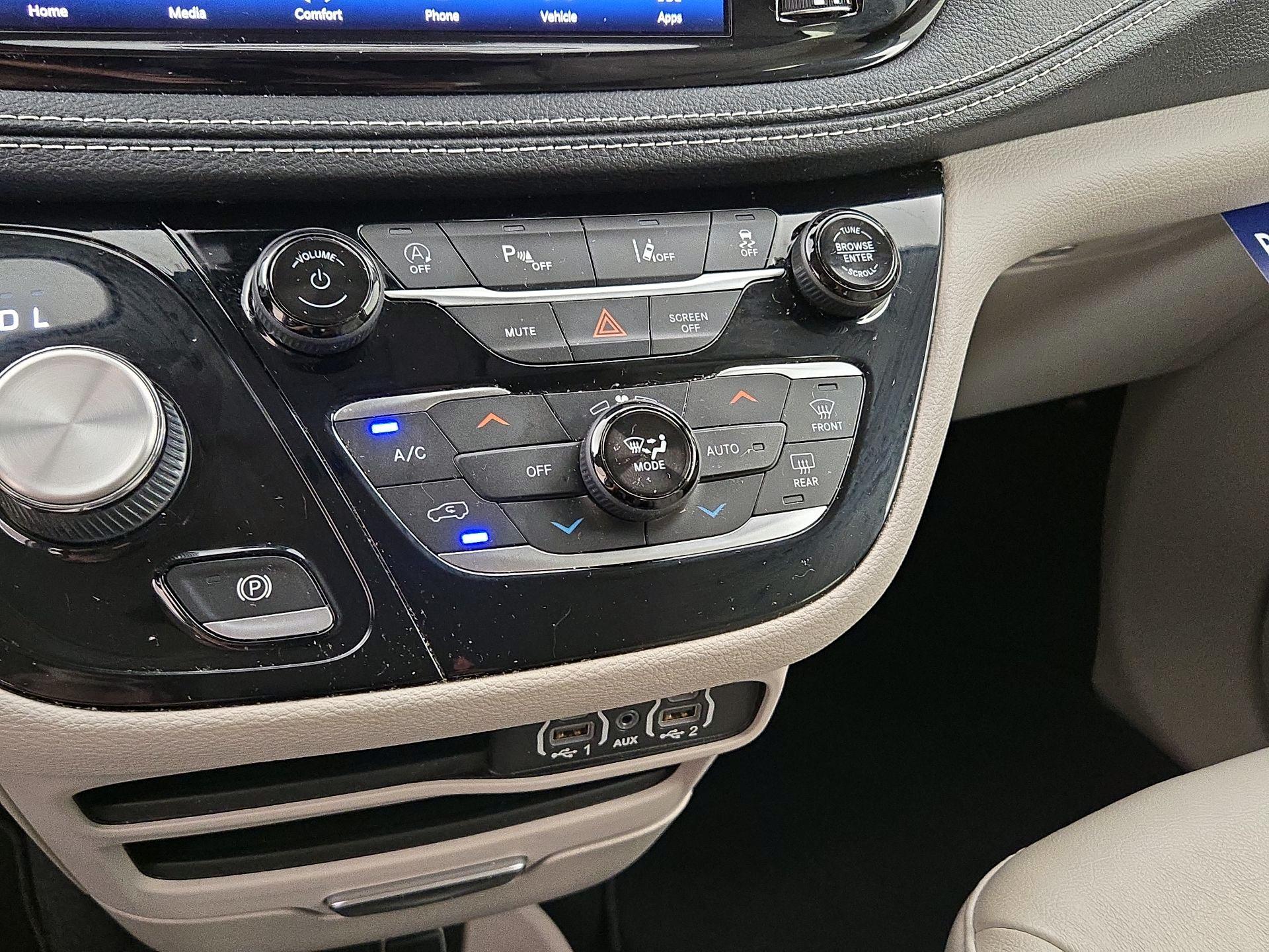 Thumbnail: 2021 Chrysler Pacifica - 16