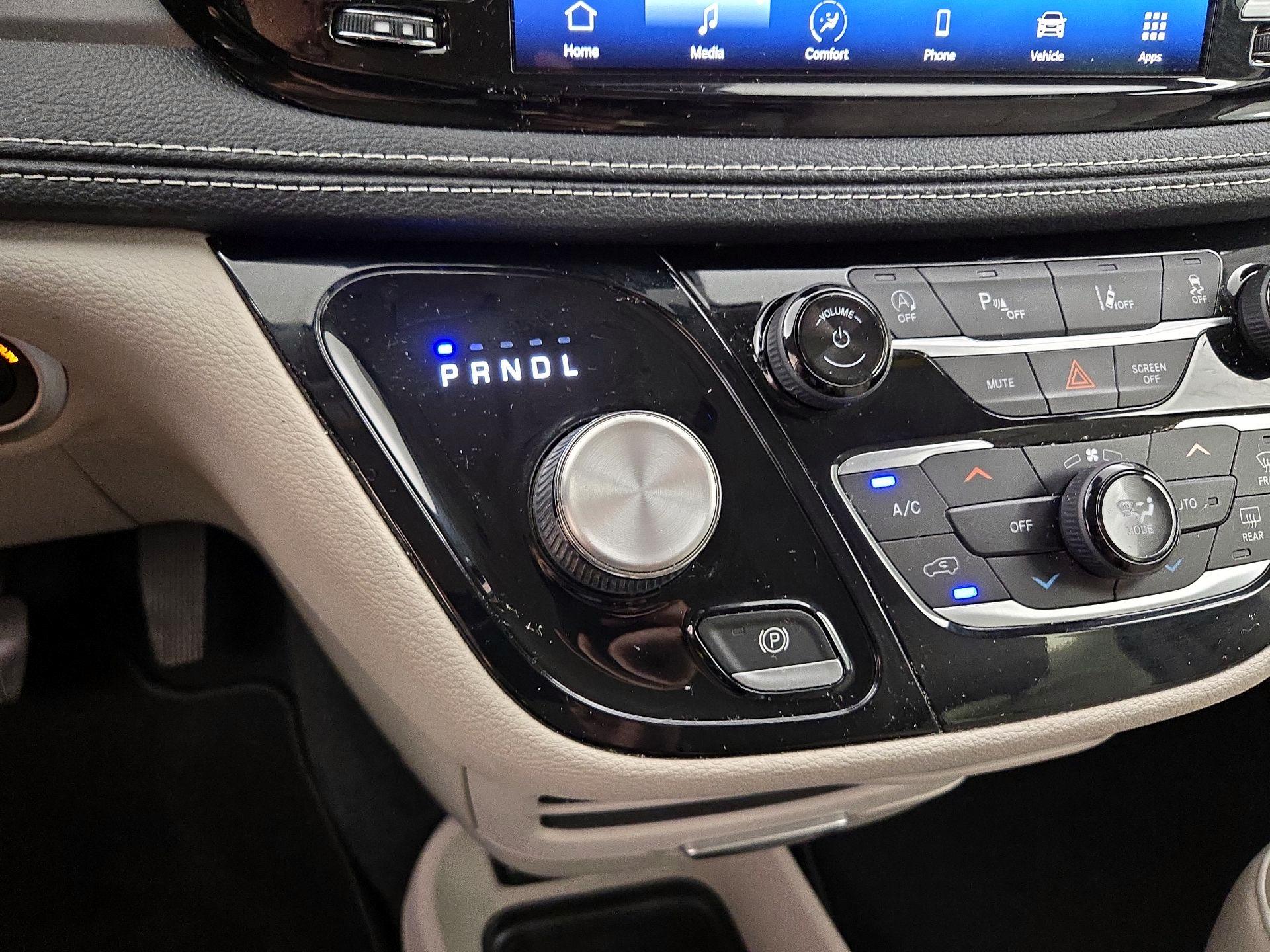 Thumbnail: 2021 Chrysler Pacifica - 17
