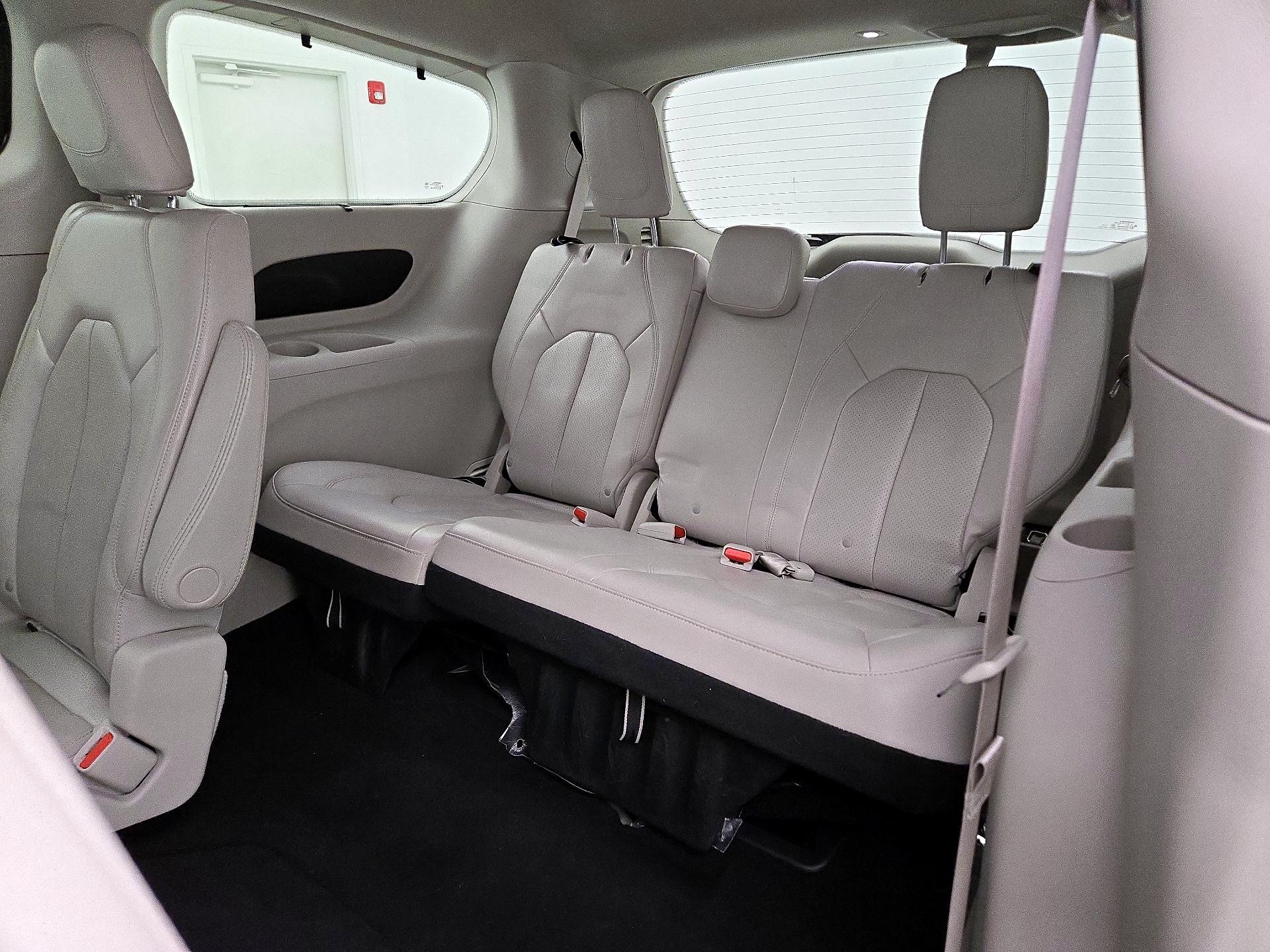 Thumbnail: 2021 Chrysler Pacifica - 20