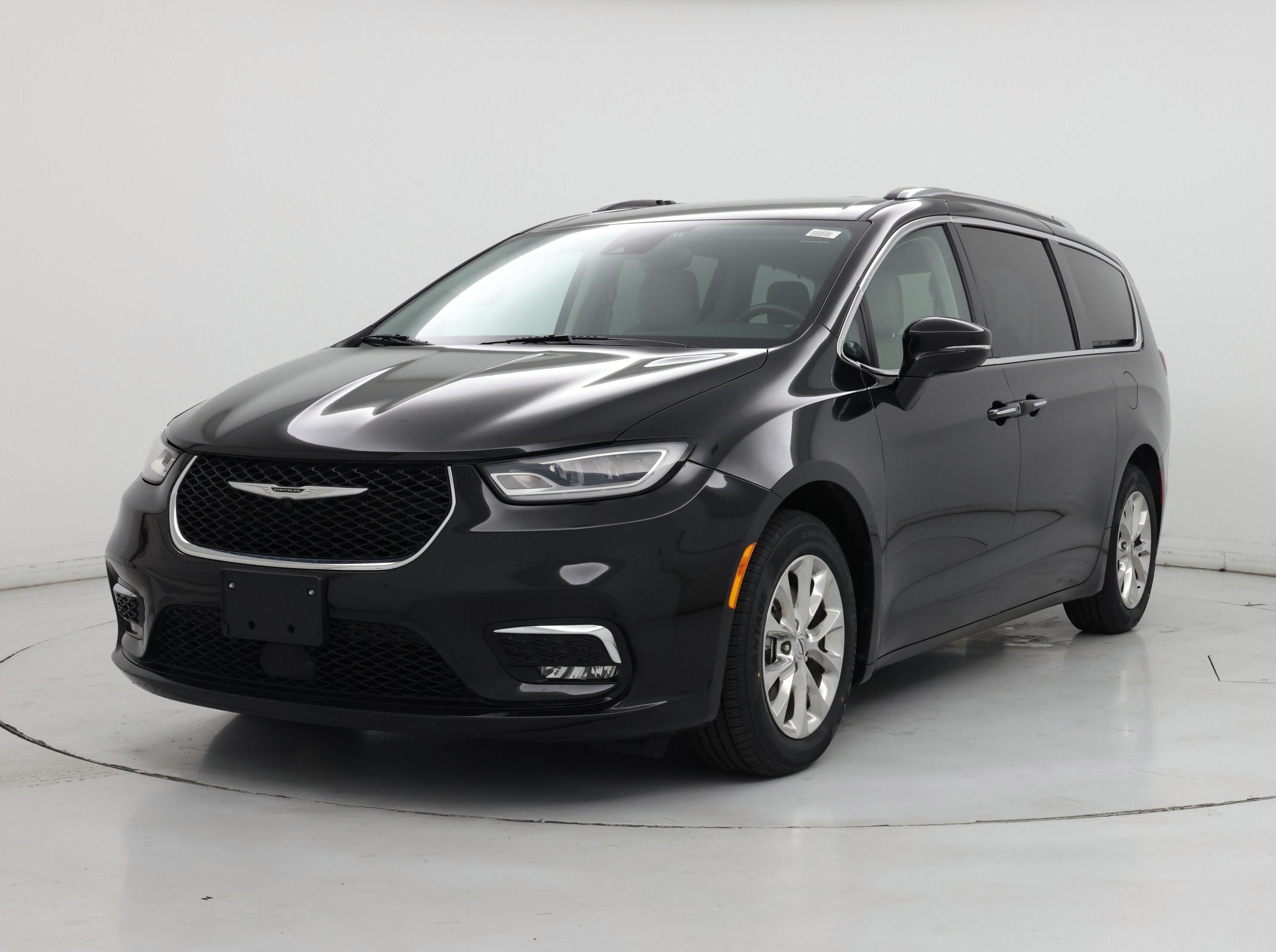 Thumbnail: 2021 Chrysler Pacifica - 4