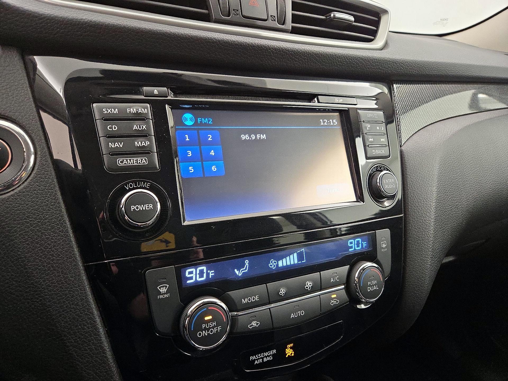 Thumbnail: 2015 Nissan Rogue - 16