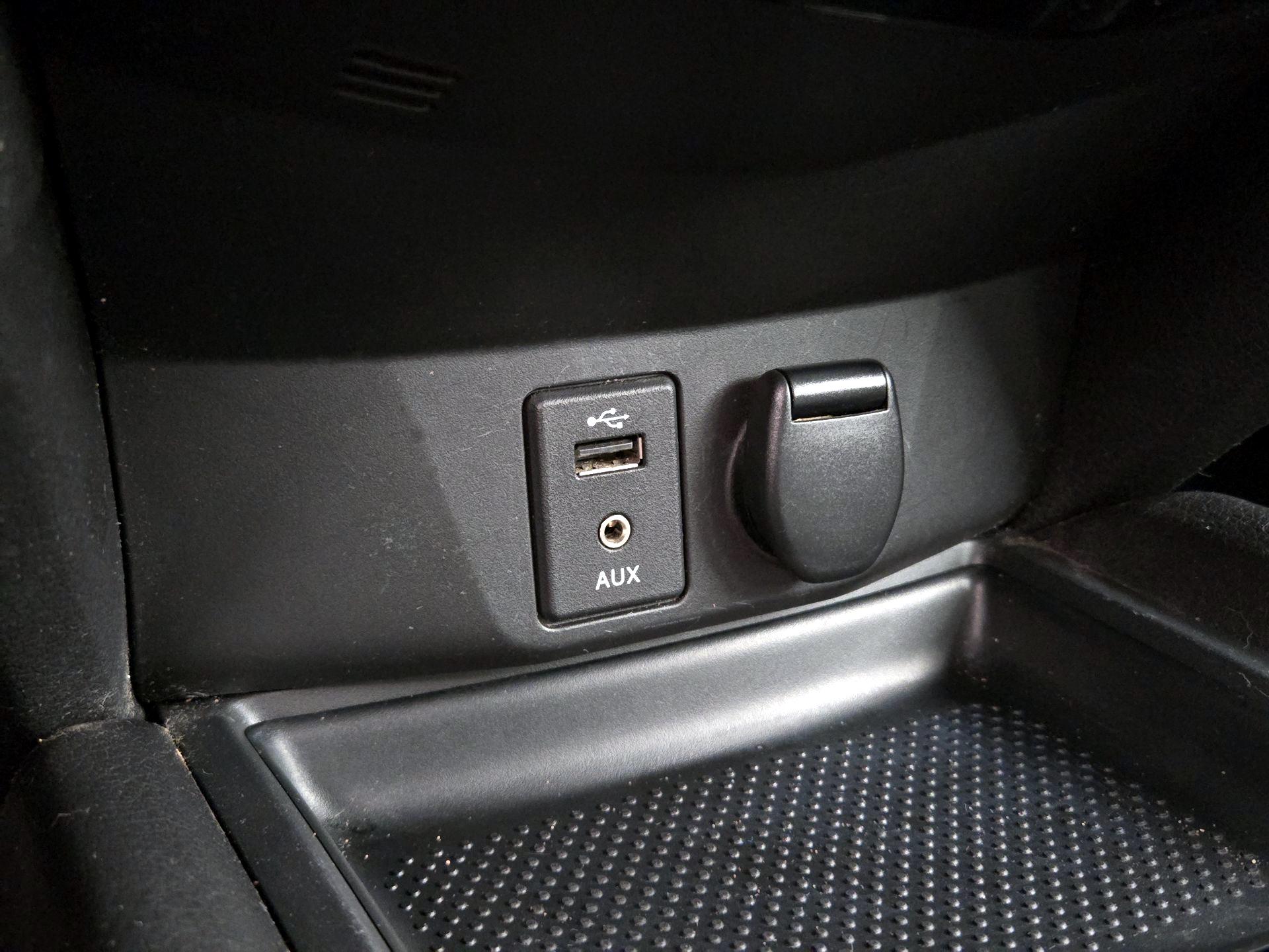 Thumbnail: 2015 Nissan Rogue - 19