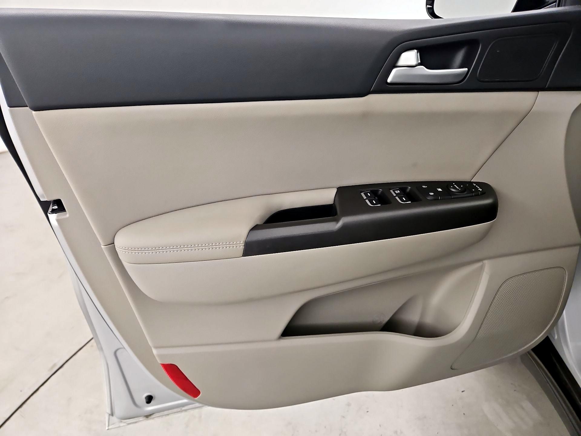 Thumbnail: 2022 Kia Sportage - 12