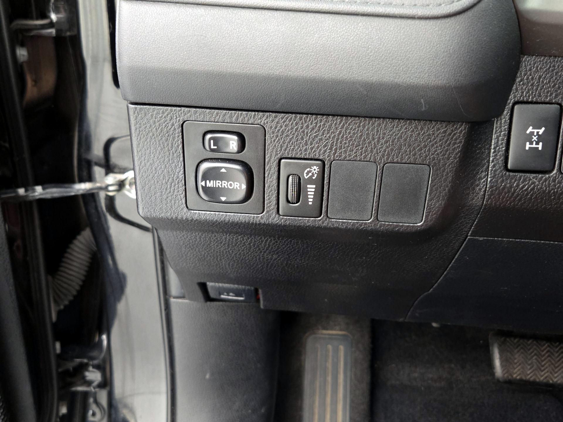 Thumbnail: 2016 Toyota RAV4 - 13