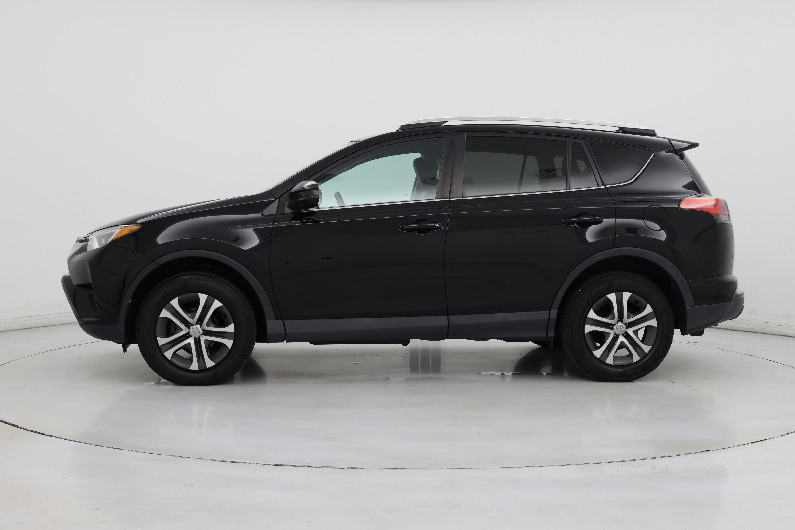 Thumbnail: 2016 Toyota RAV4 - 3